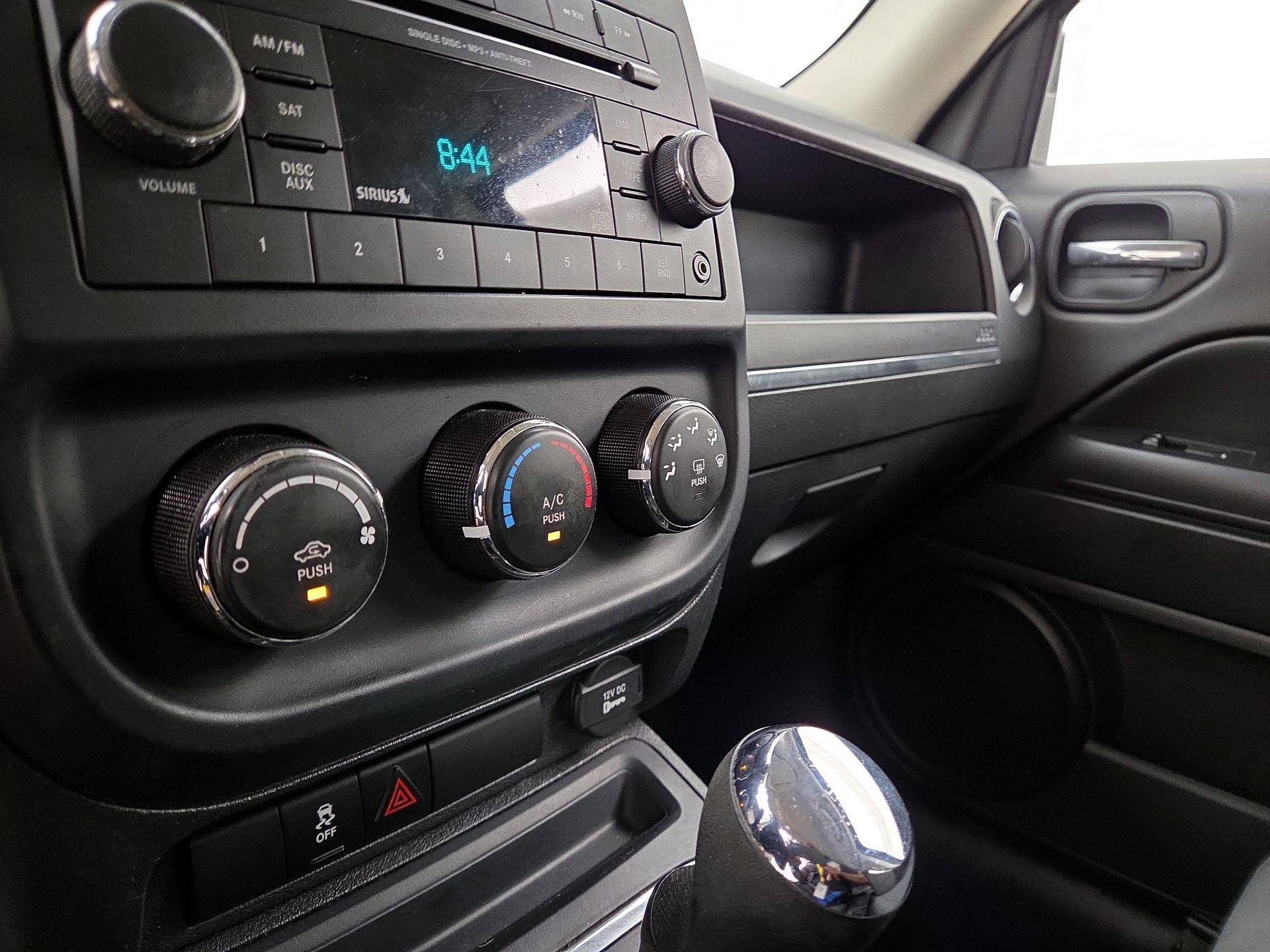 Thumbnail: 2016 Jeep Patriot - 14