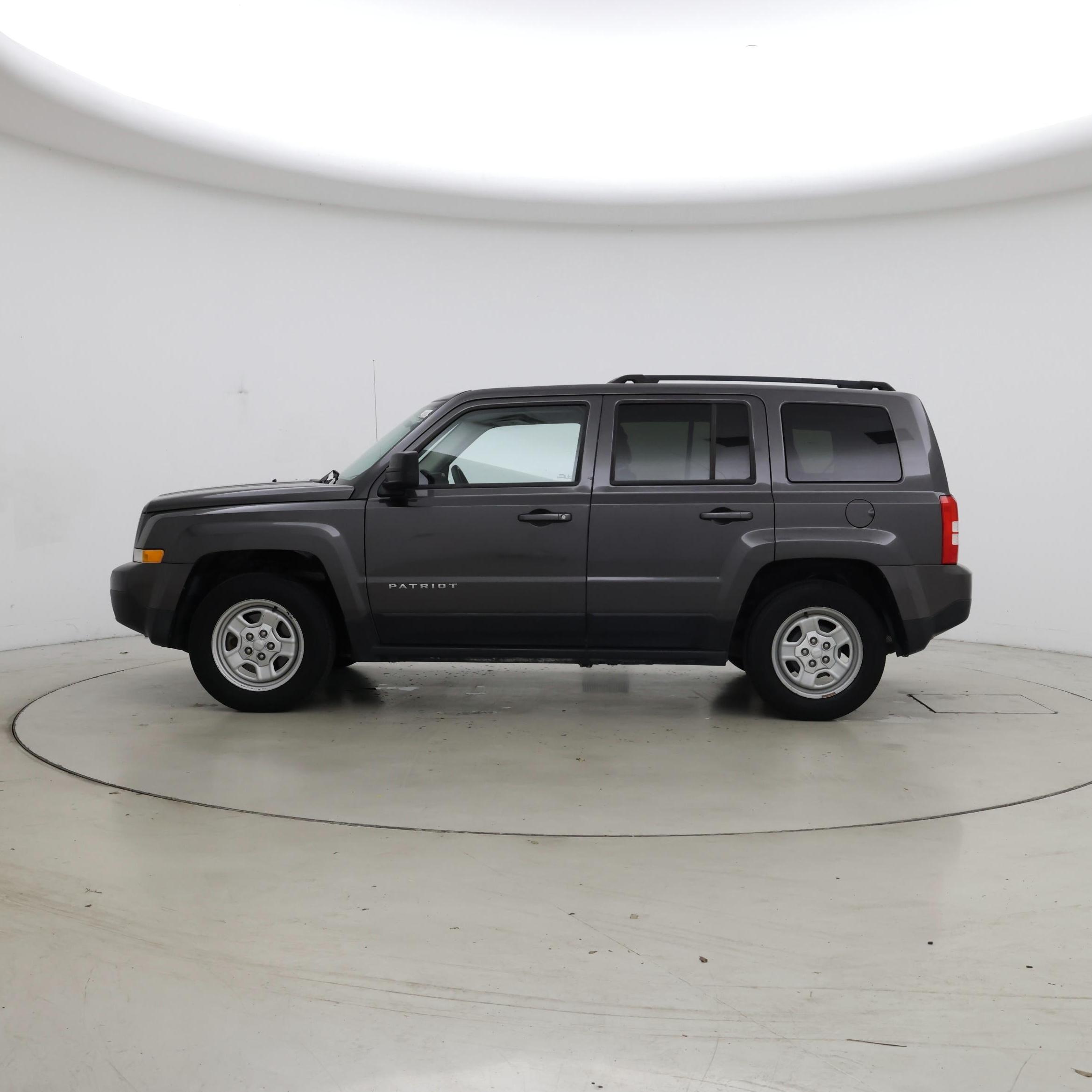 Thumbnail: 2016 Jeep Patriot - 3