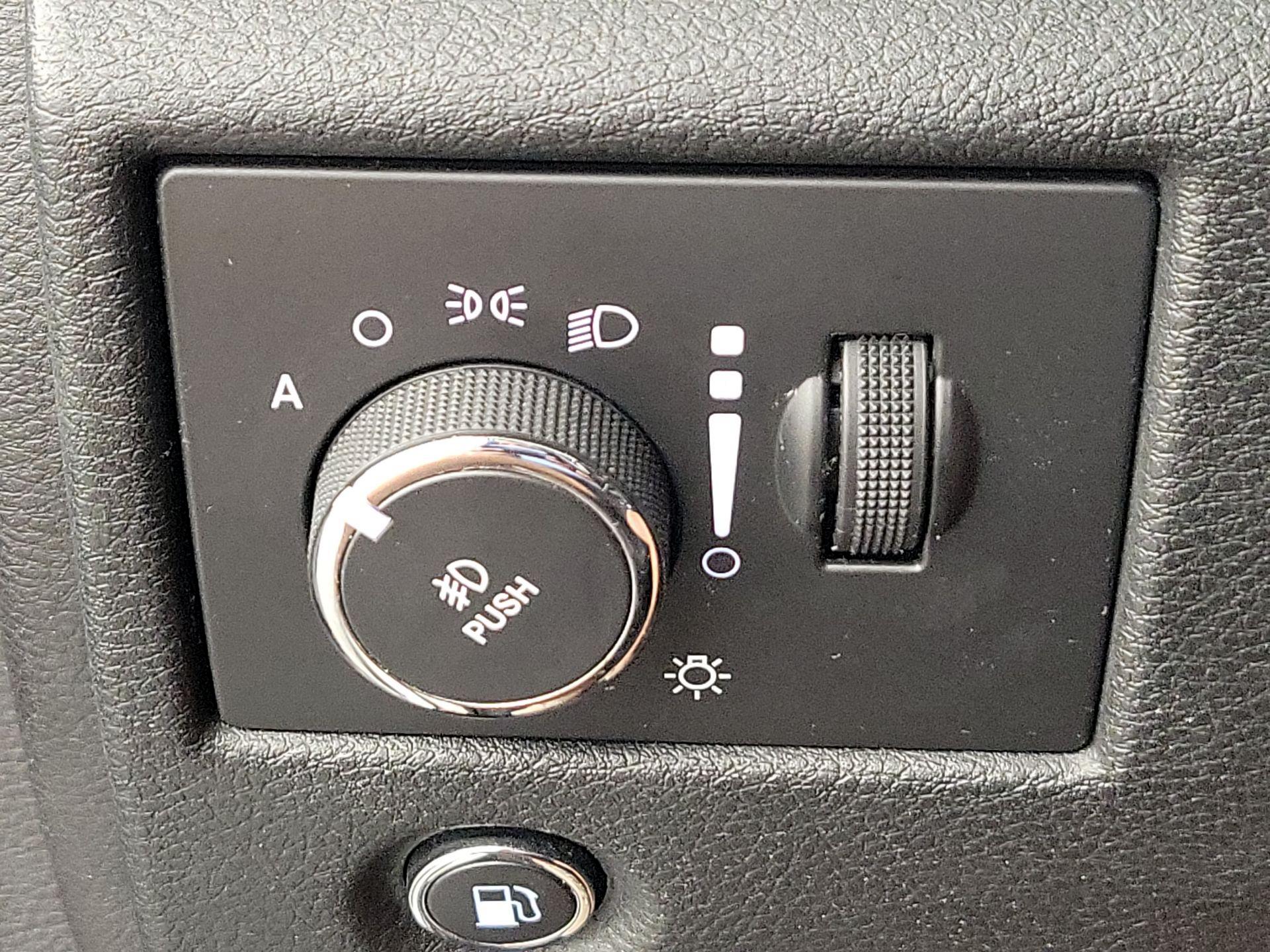 Thumbnail: 2015 Jeep Grand Cherokee - 13