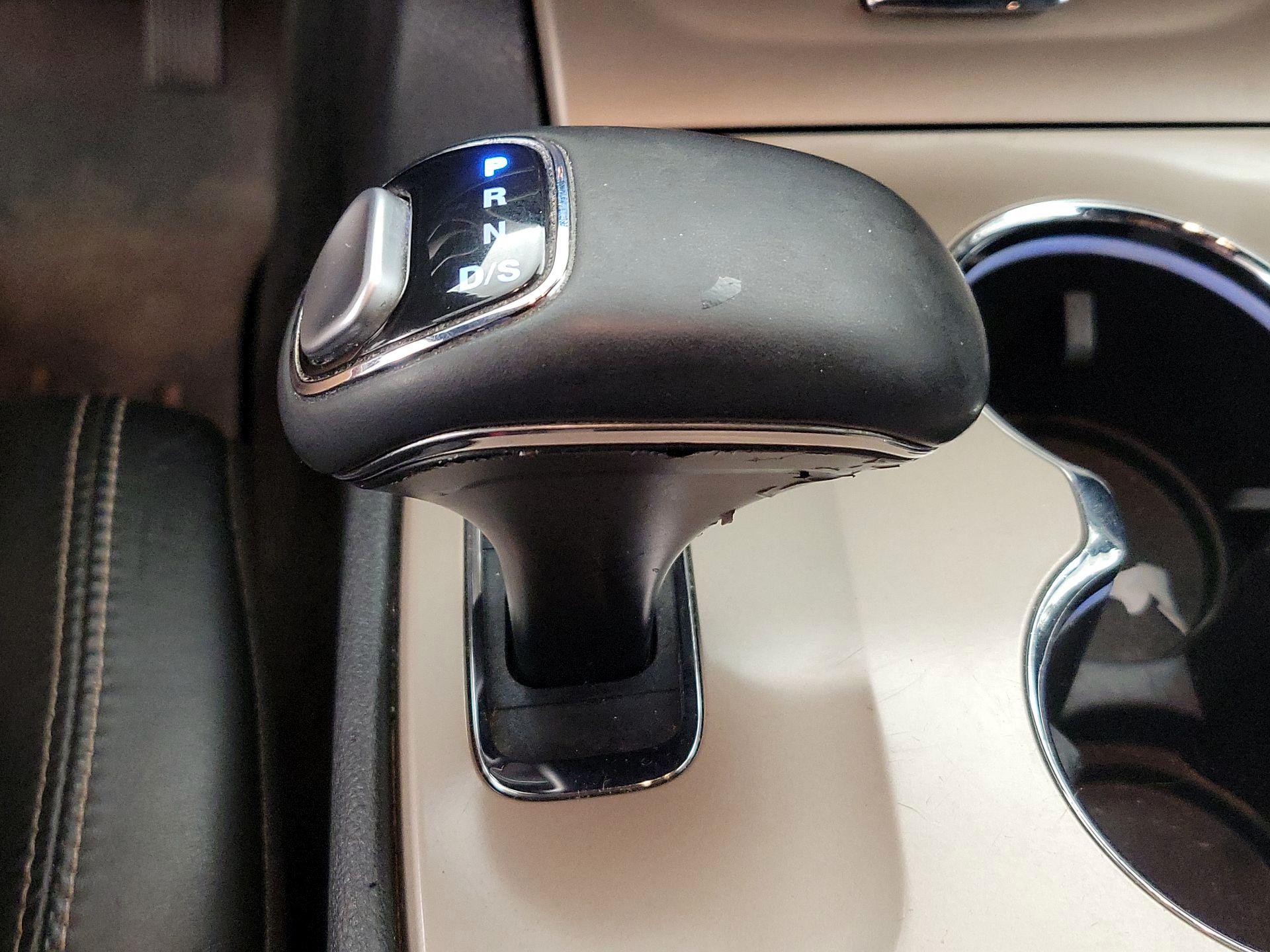 Thumbnail: 2015 Jeep Grand Cherokee - 18