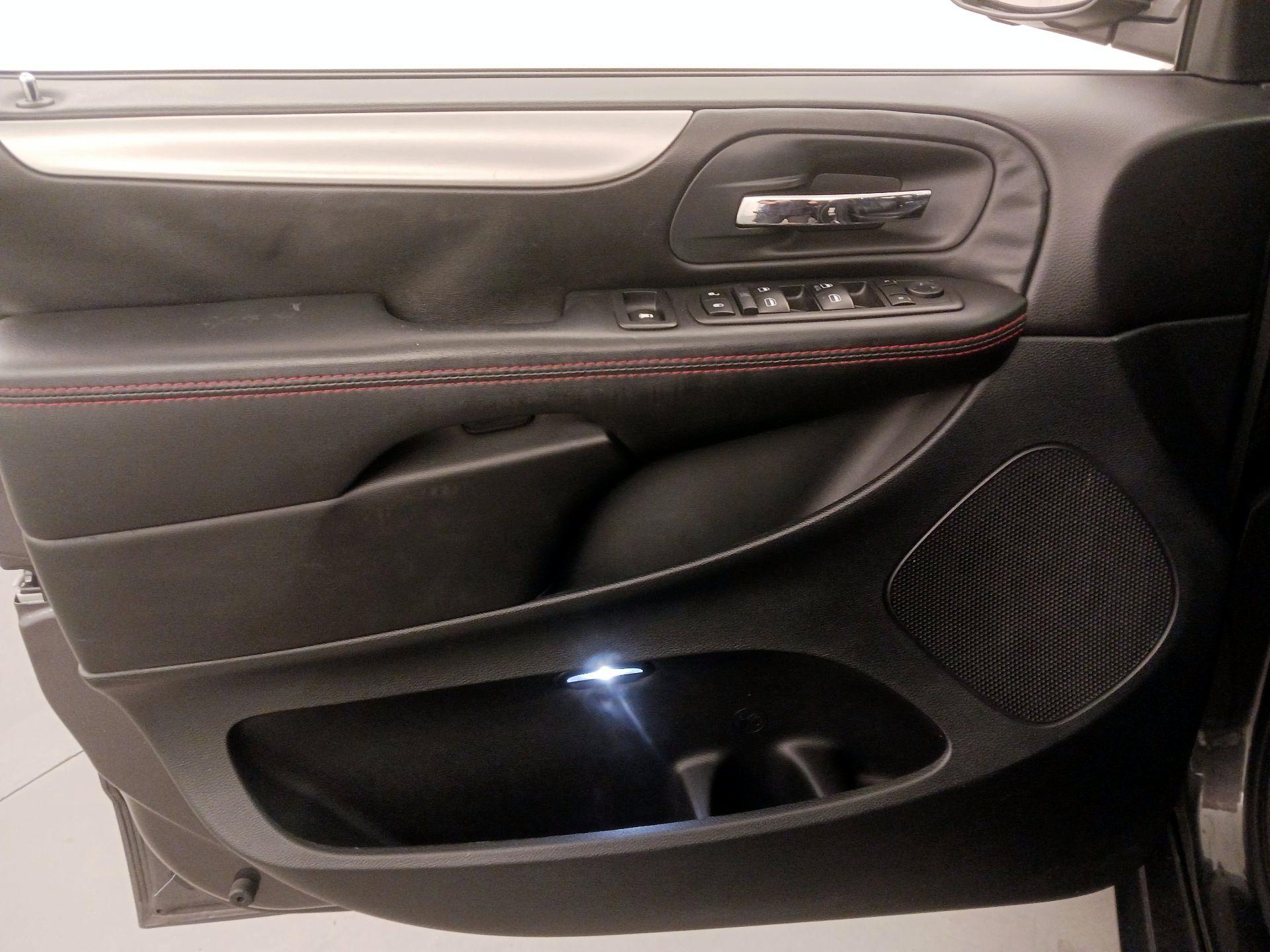 Thumbnail: 2019 Dodge Grand Caravan - 12
