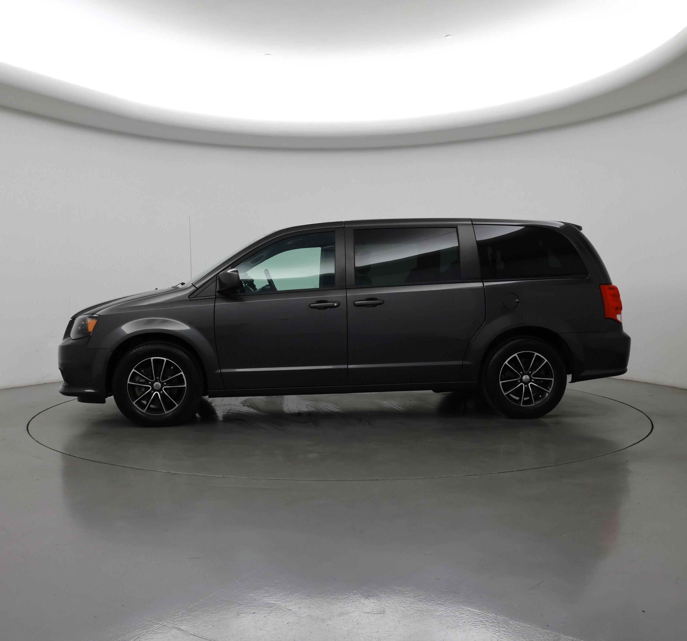 Thumbnail: 2019 Dodge Grand Caravan - 3