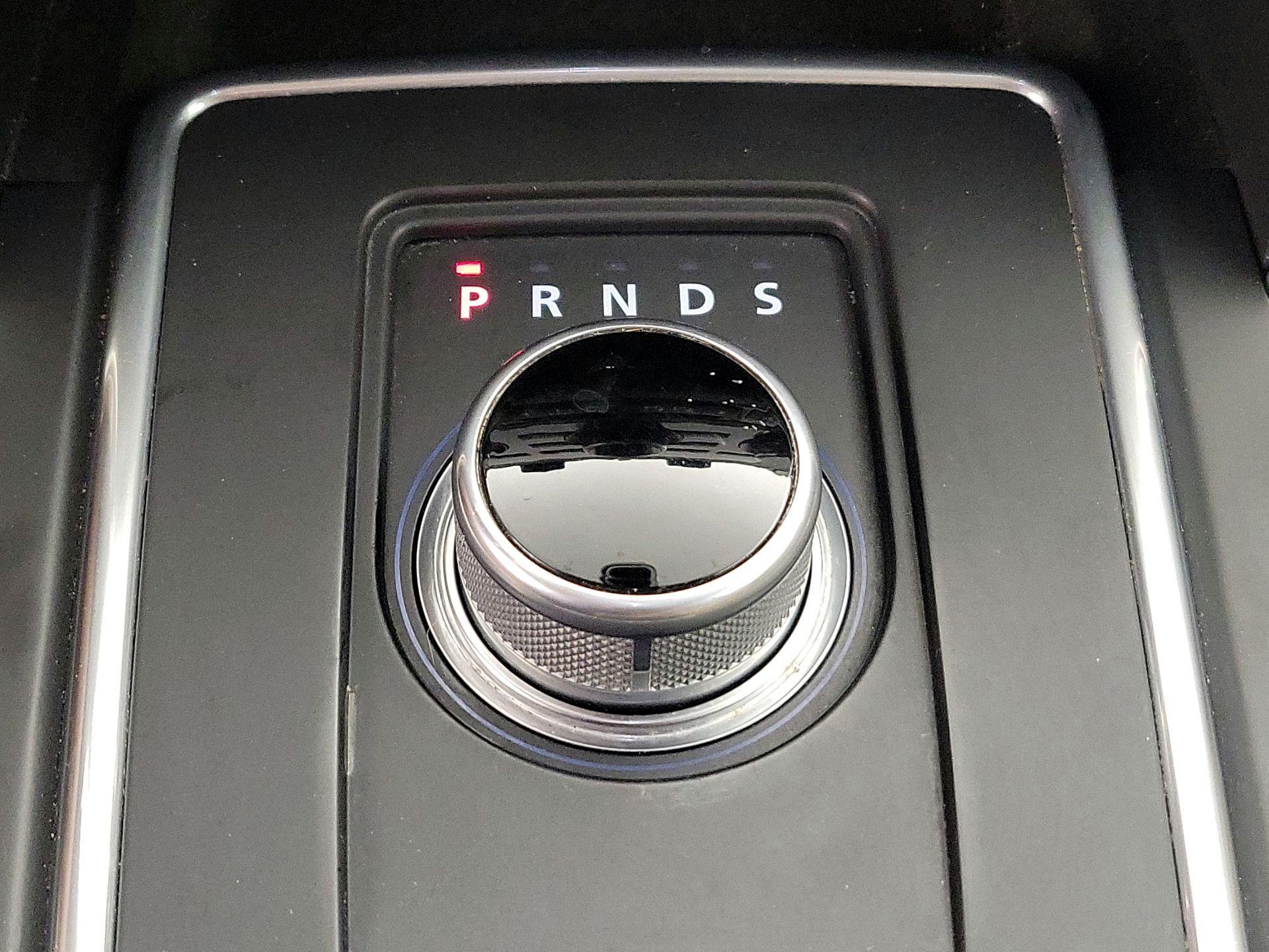 Thumbnail: 2016 Land Rover Discovery Sport - 18