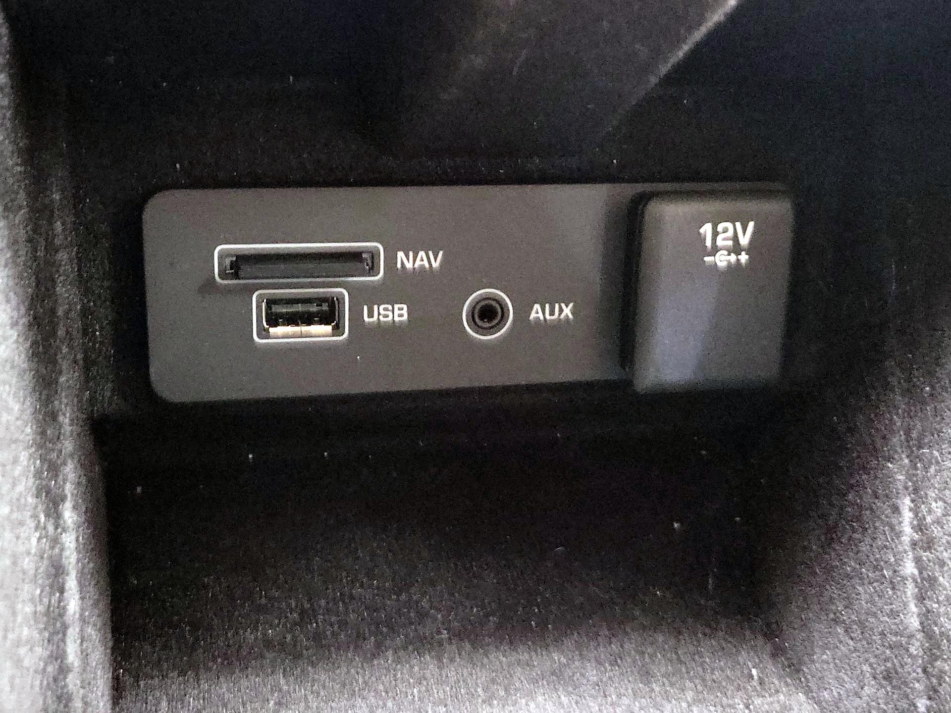 Thumbnail: 2016 Land Rover Discovery Sport - 19