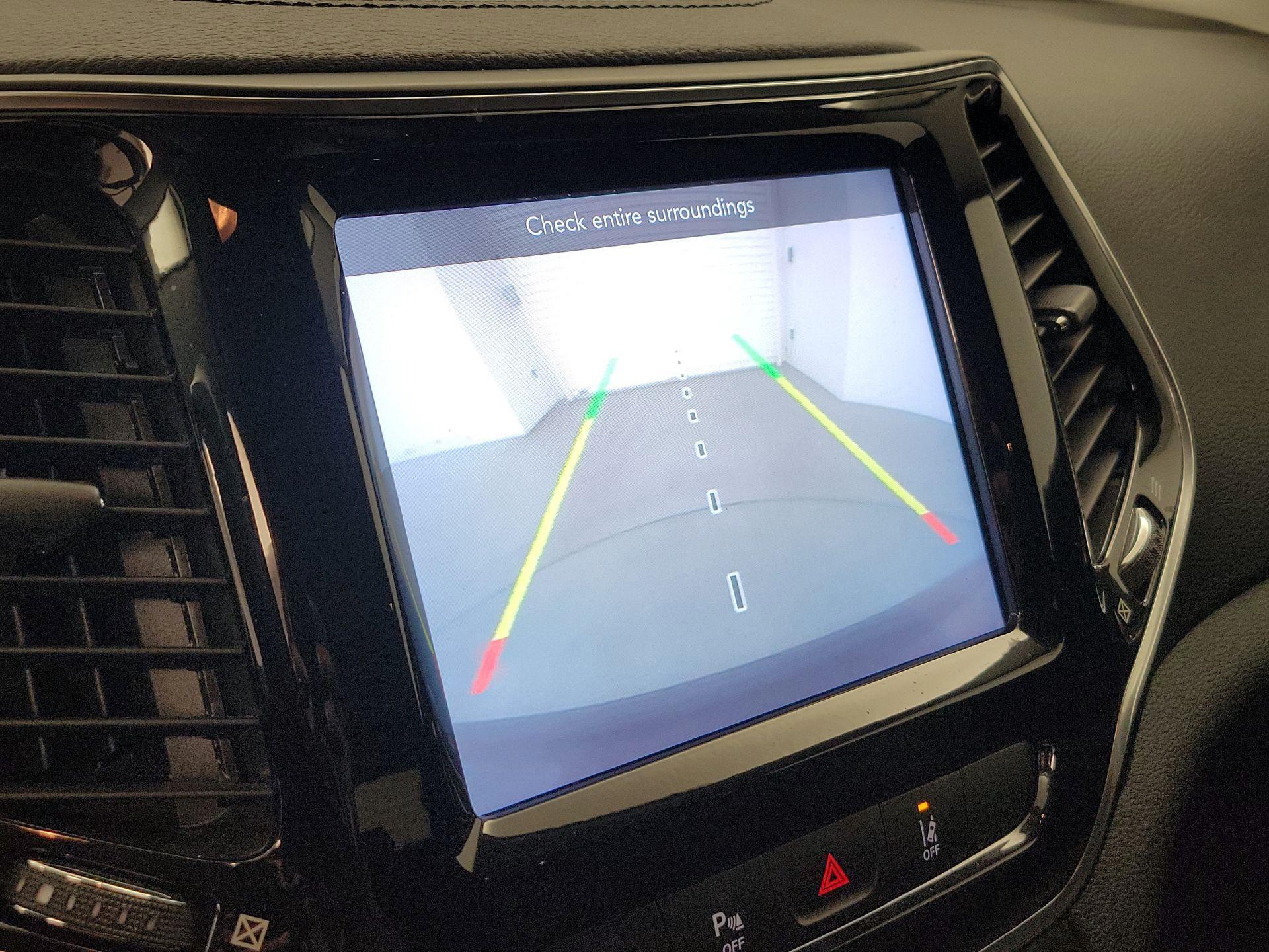 Thumbnail: 2021 Jeep Cherokee - 14