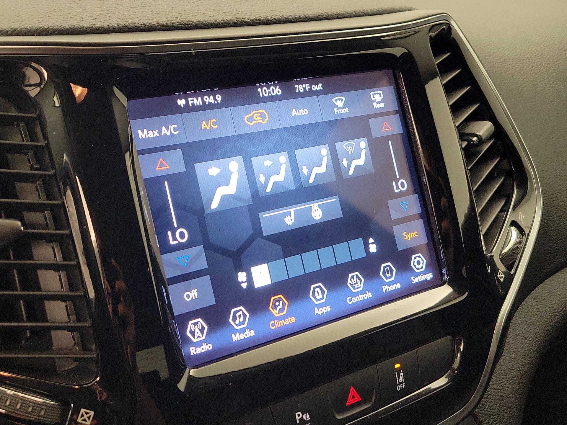 Thumbnail: 2021 Jeep Cherokee - 16