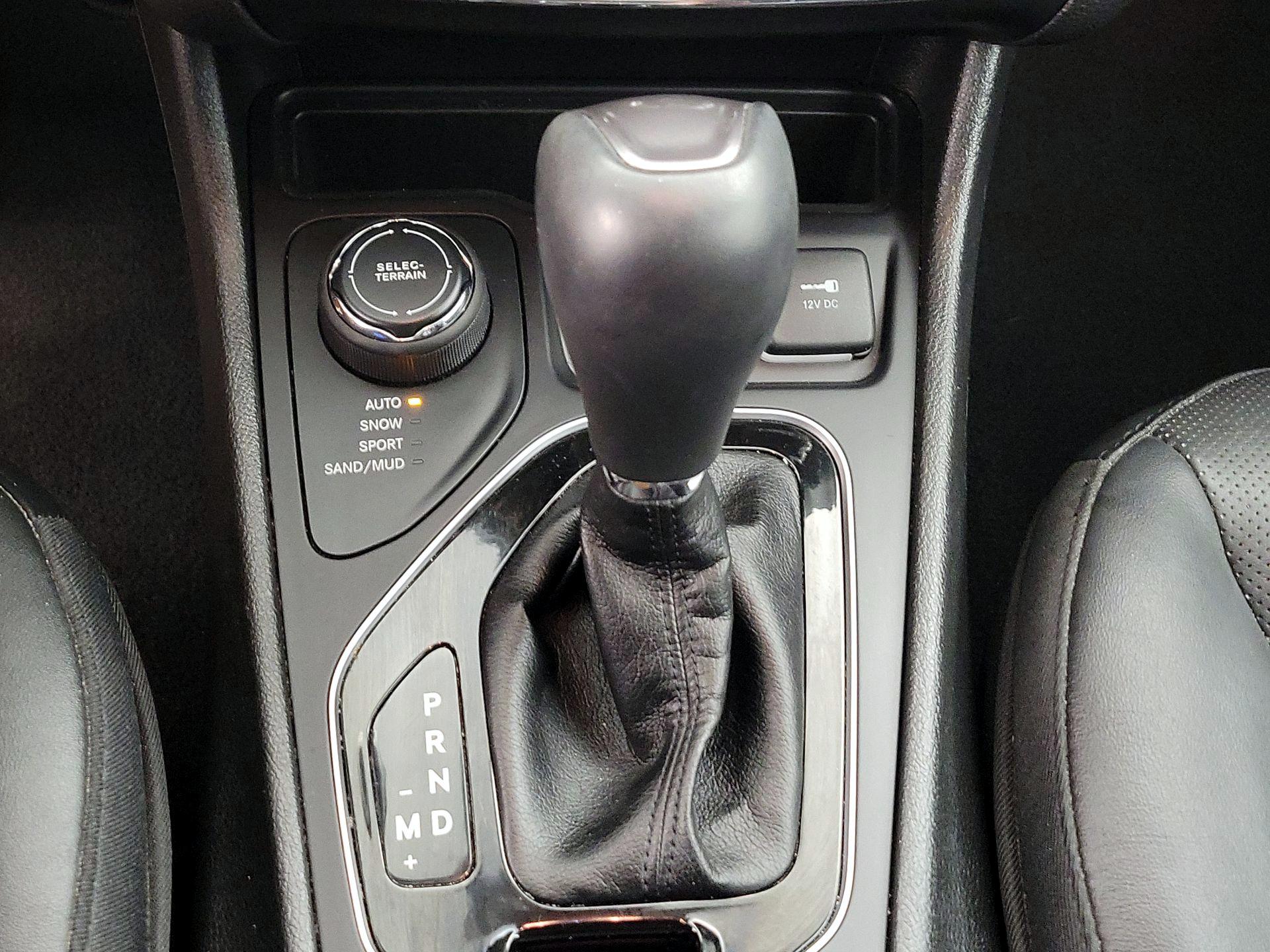 Thumbnail: 2021 Jeep Cherokee - 17