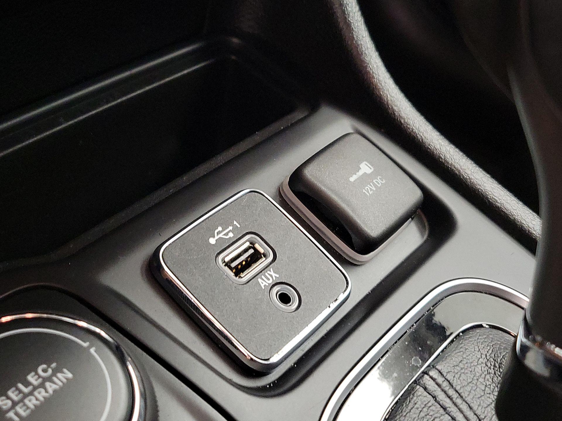 Thumbnail: 2021 Jeep Cherokee - 18