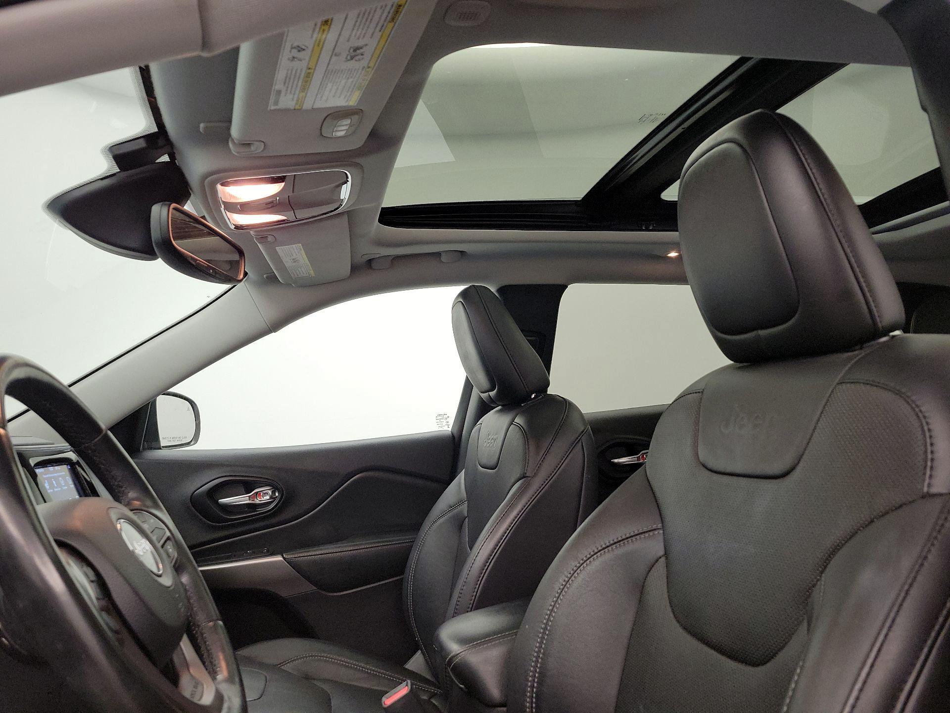 Thumbnail: 2021 Jeep Cherokee - 19