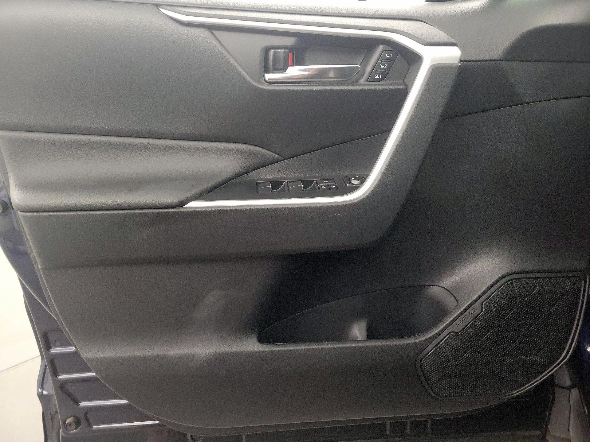 Thumbnail: 2021 Toyota RAV4 - 12