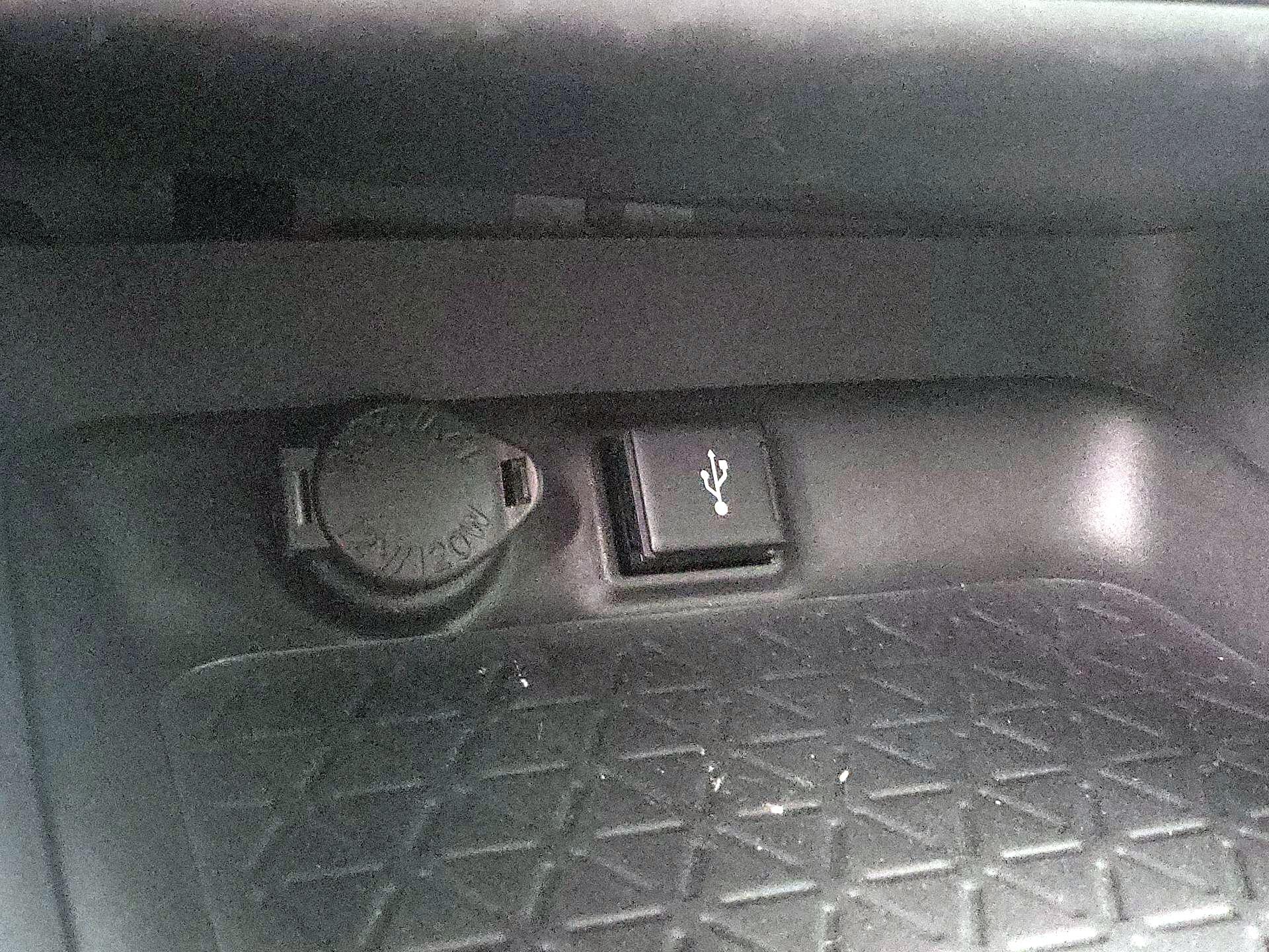 Thumbnail: 2021 Toyota RAV4 - 18