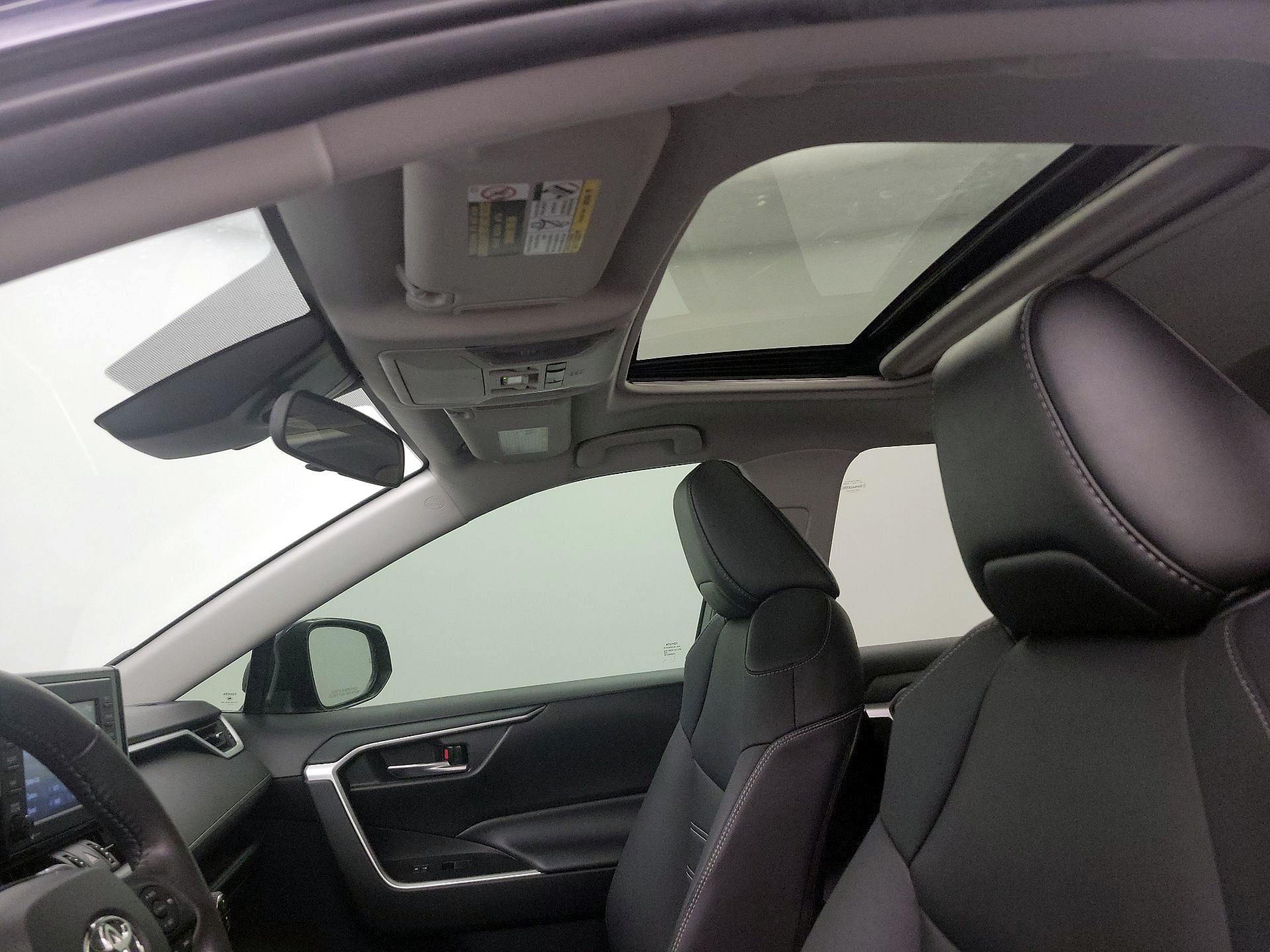 Thumbnail: 2021 Toyota RAV4 - 19