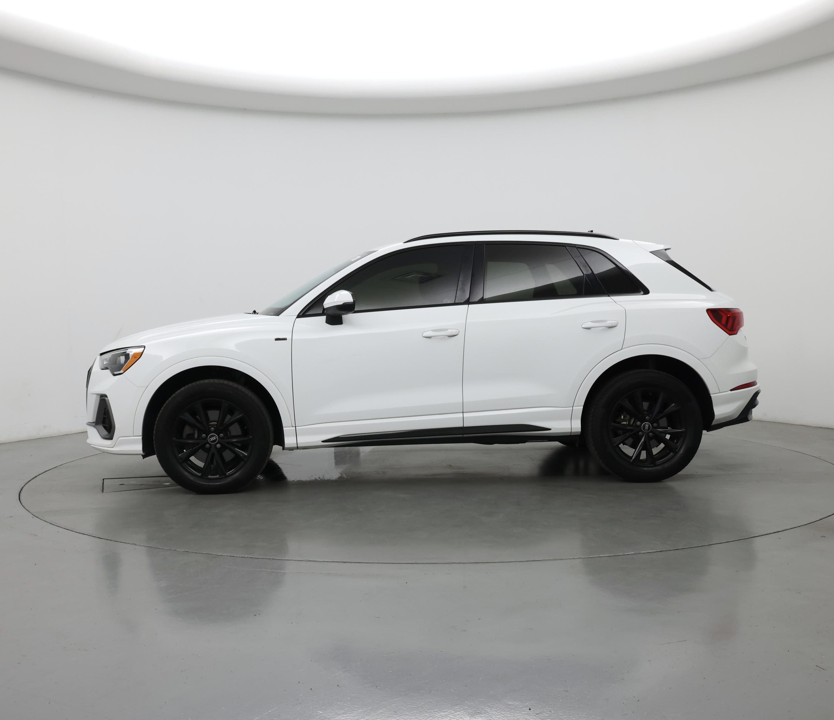 Thumbnail: 2021 Audi Q3 - 3