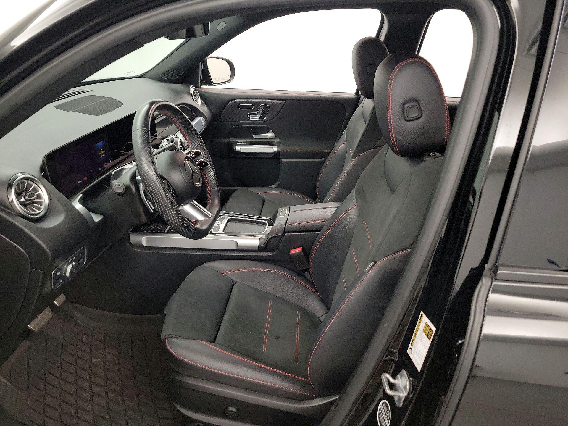 Thumbnail: 2024 Mercedes-Benz GLB - 11