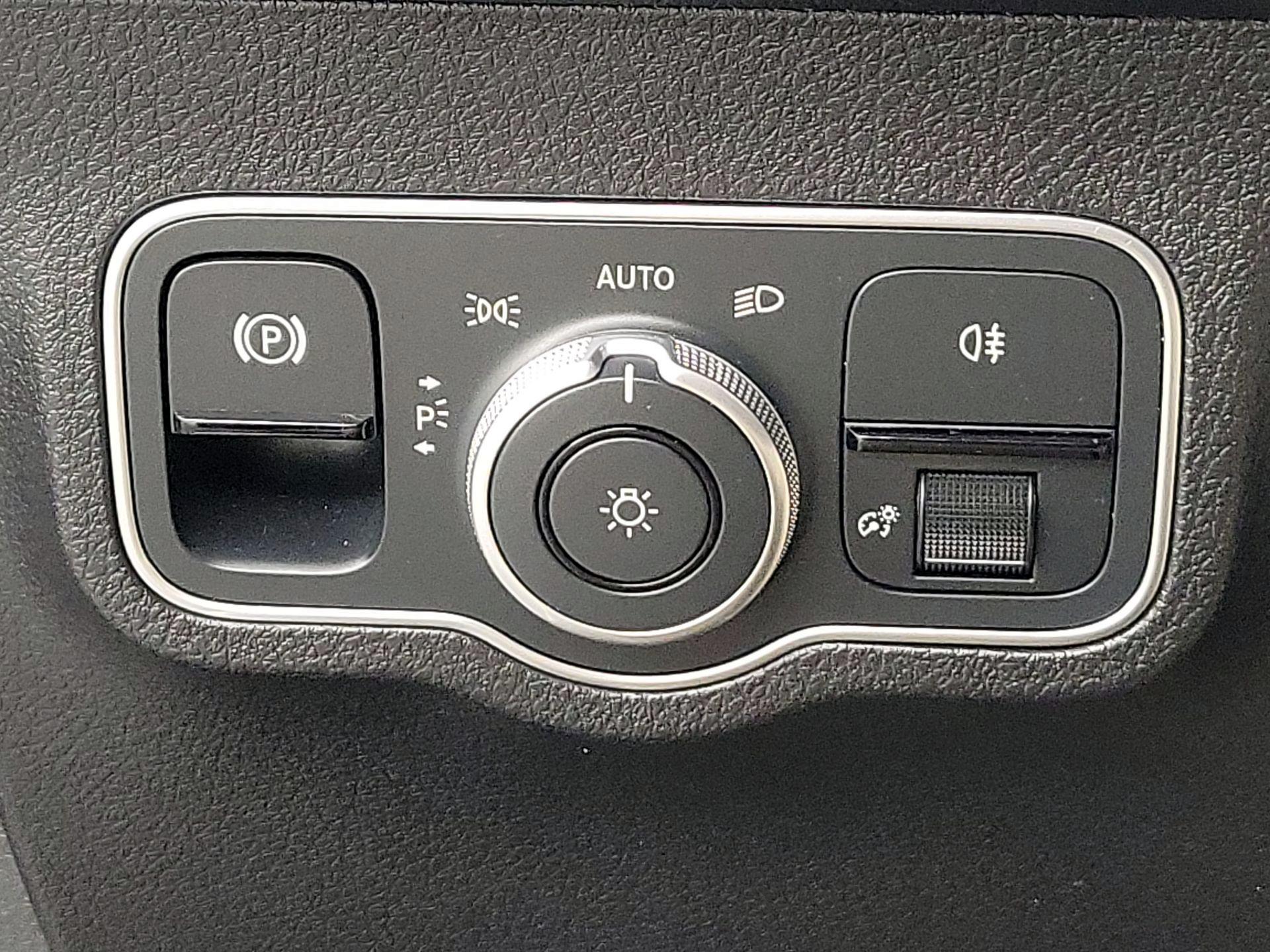 Thumbnail: 2024 Mercedes-Benz GLB - 13