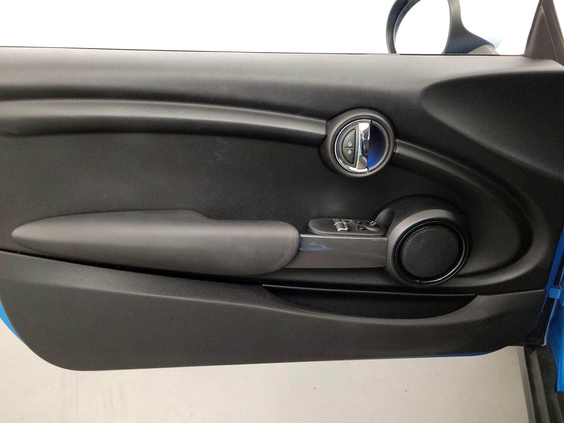 Thumbnail: 2015 MINI Cooper Hardtop - 12