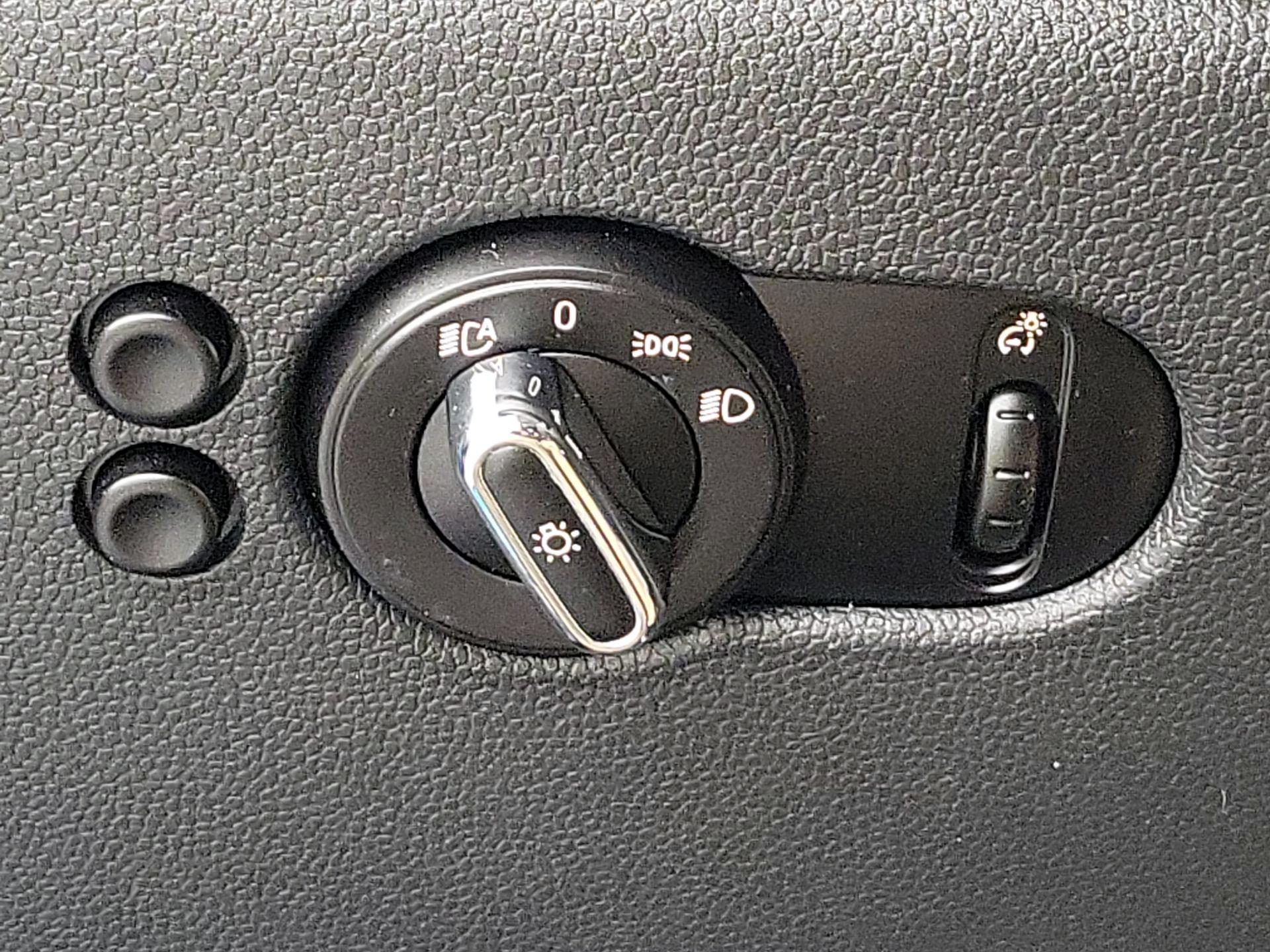 Thumbnail: 2015 MINI Cooper Hardtop - 13