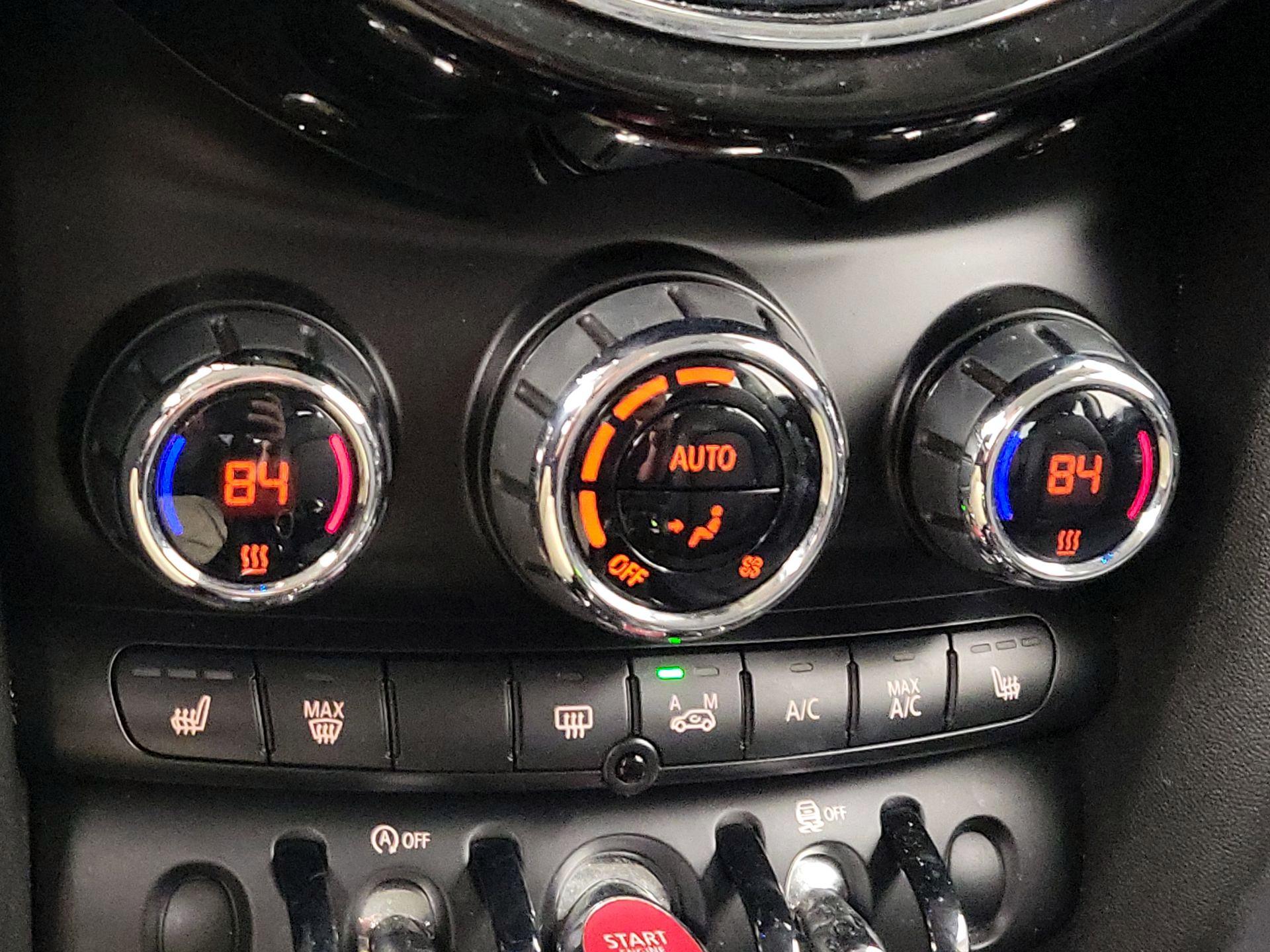 Thumbnail: 2015 MINI Cooper Hardtop - 15