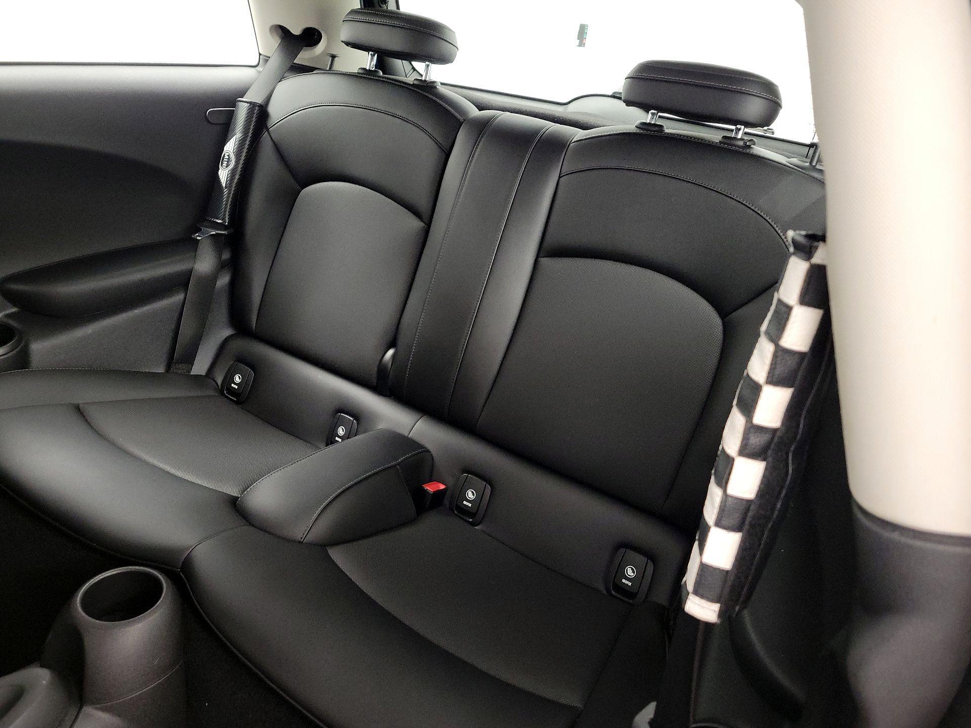 Thumbnail: 2015 MINI Cooper Hardtop - 18