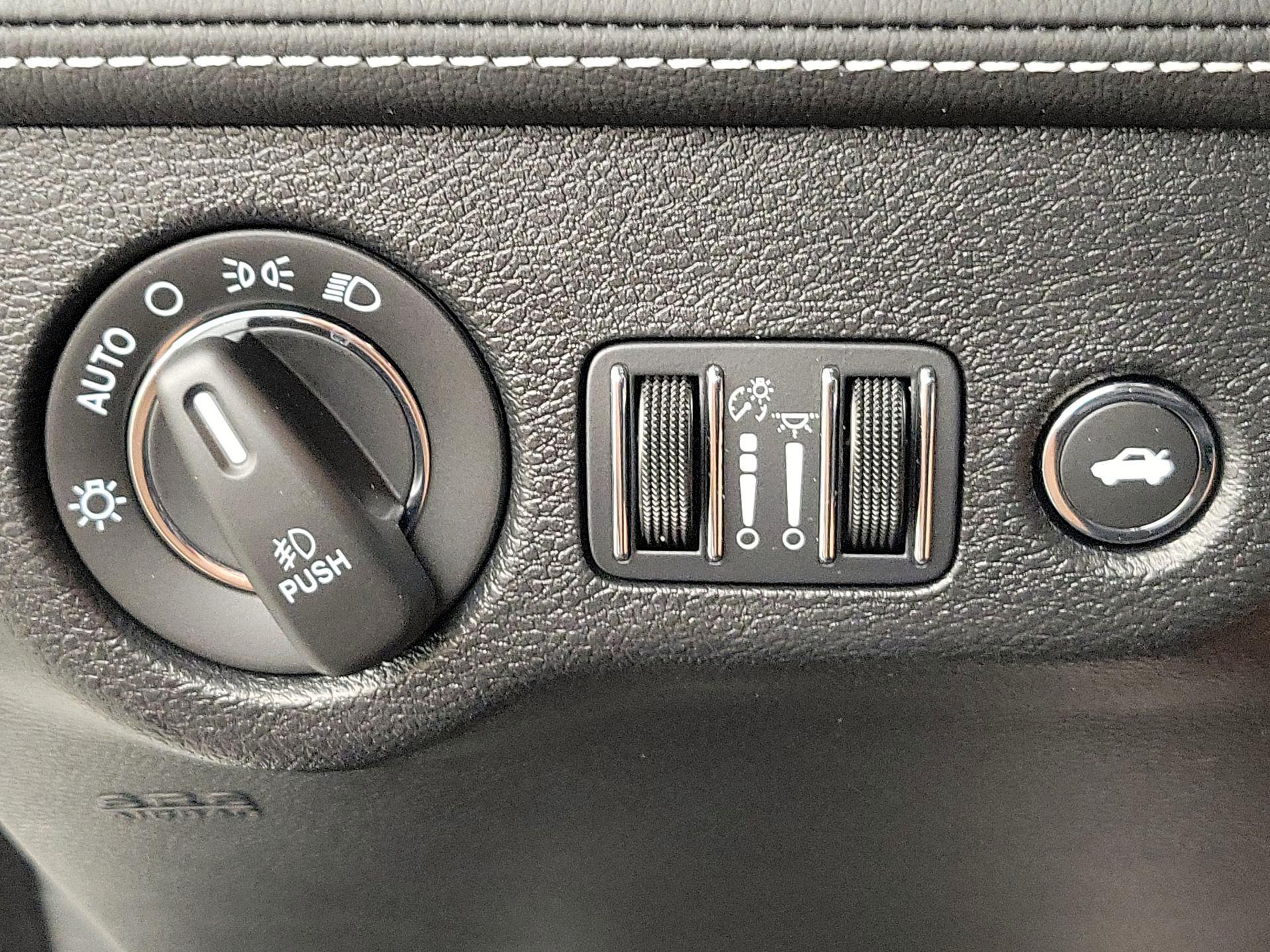 Thumbnail: 2023 Chrysler 300 - 13