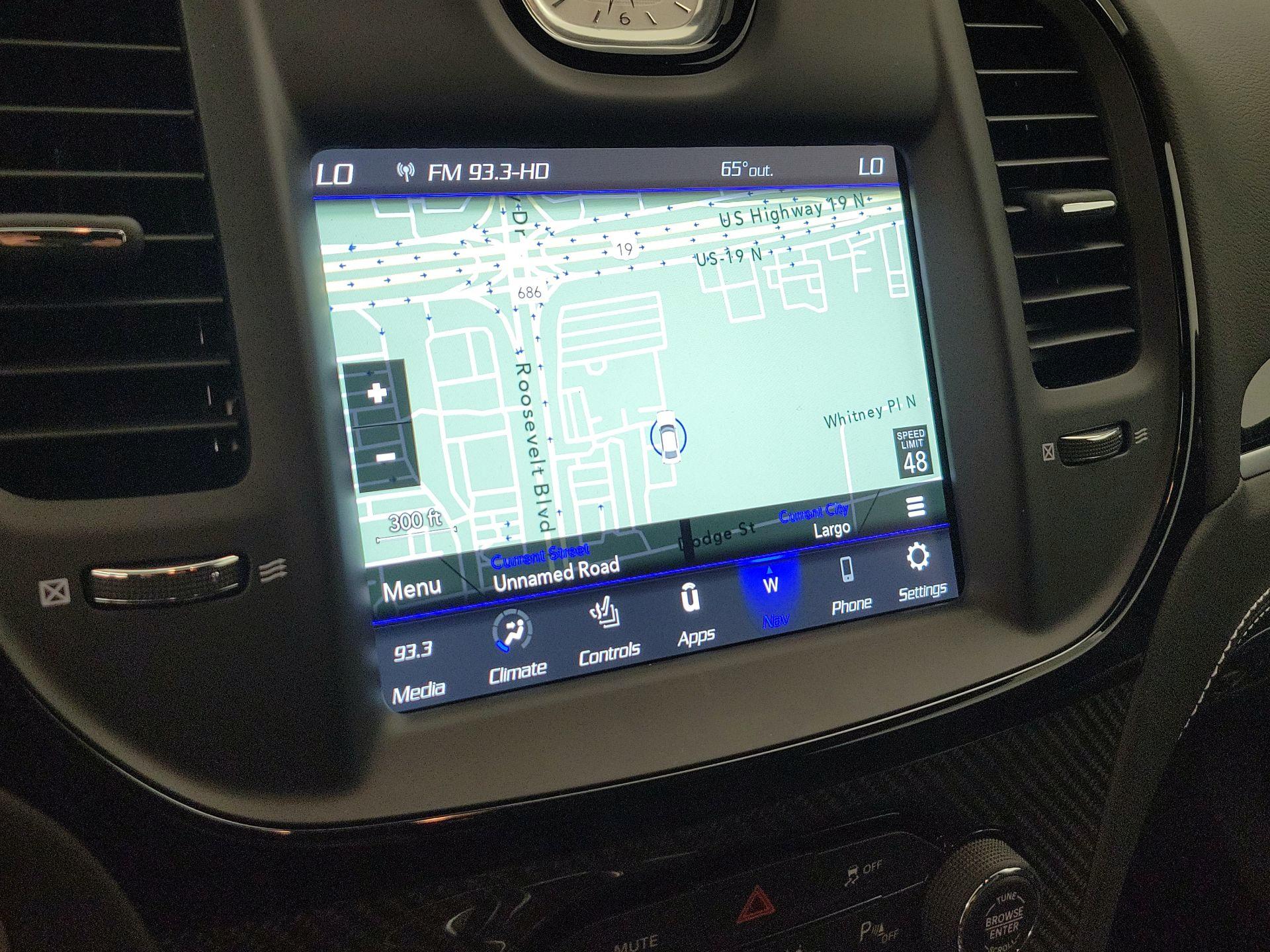 Thumbnail: 2023 Chrysler 300 - 14