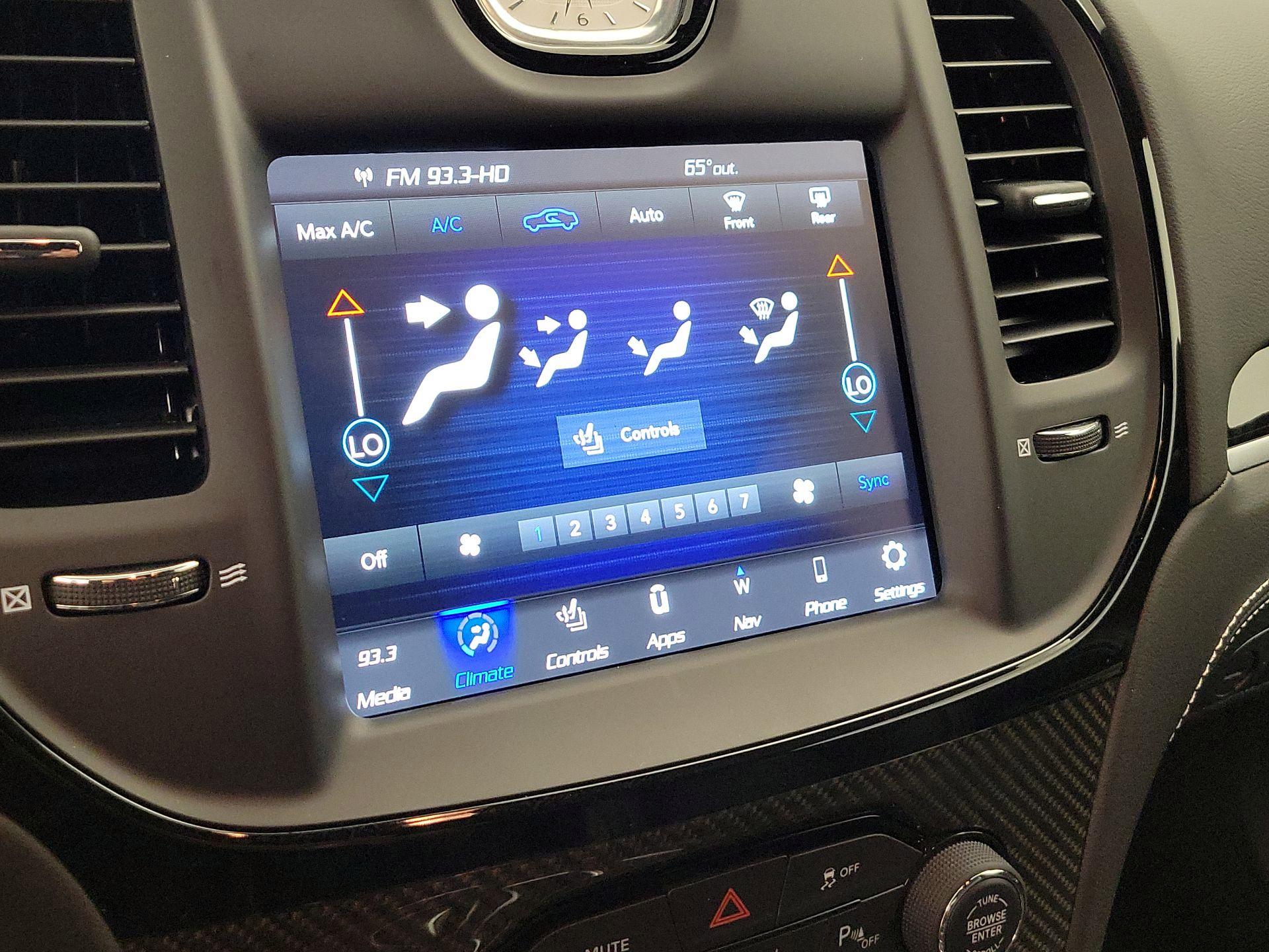 Thumbnail: 2023 Chrysler 300 - 17