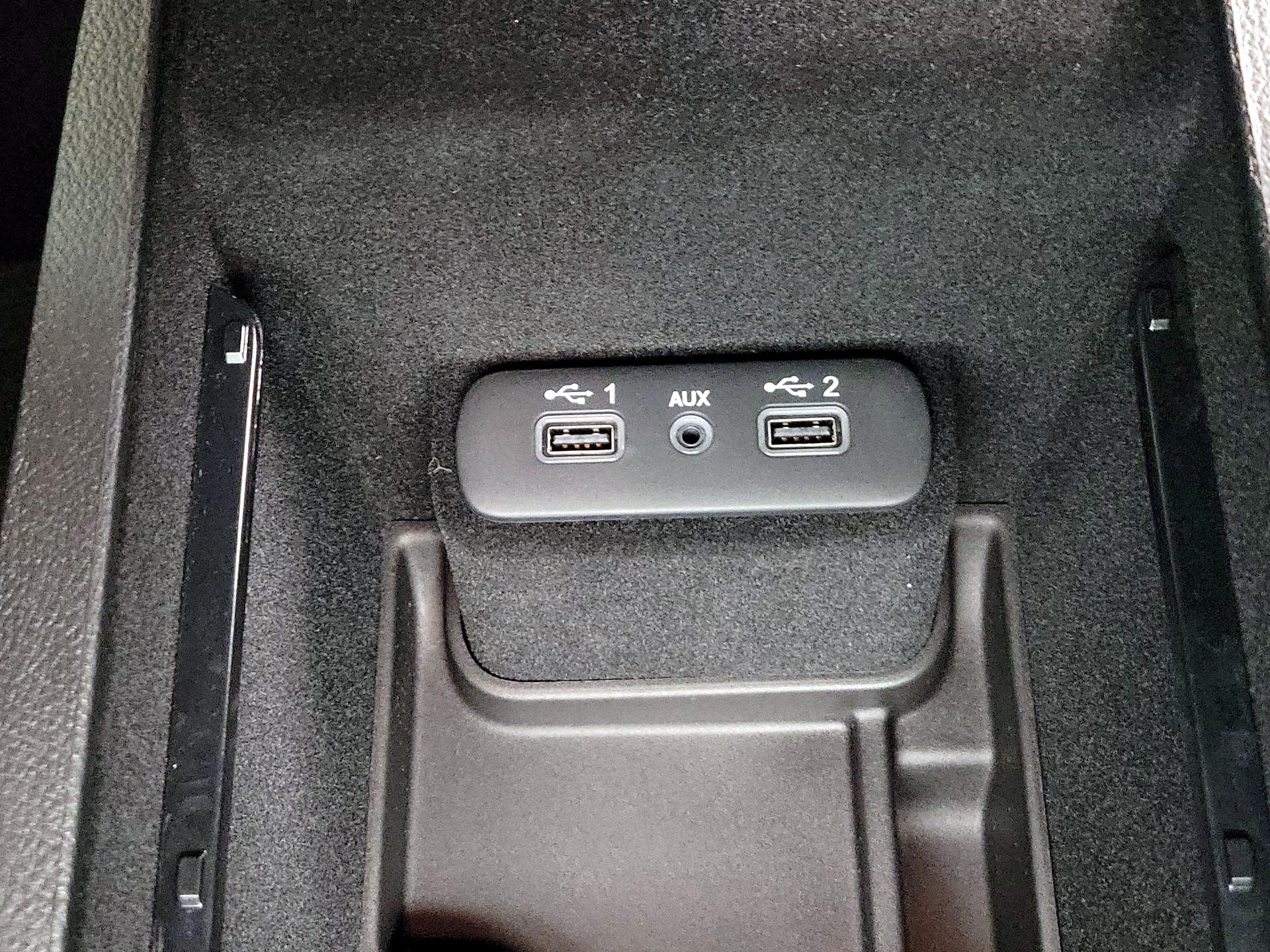 Thumbnail: 2023 Chrysler 300 - 19