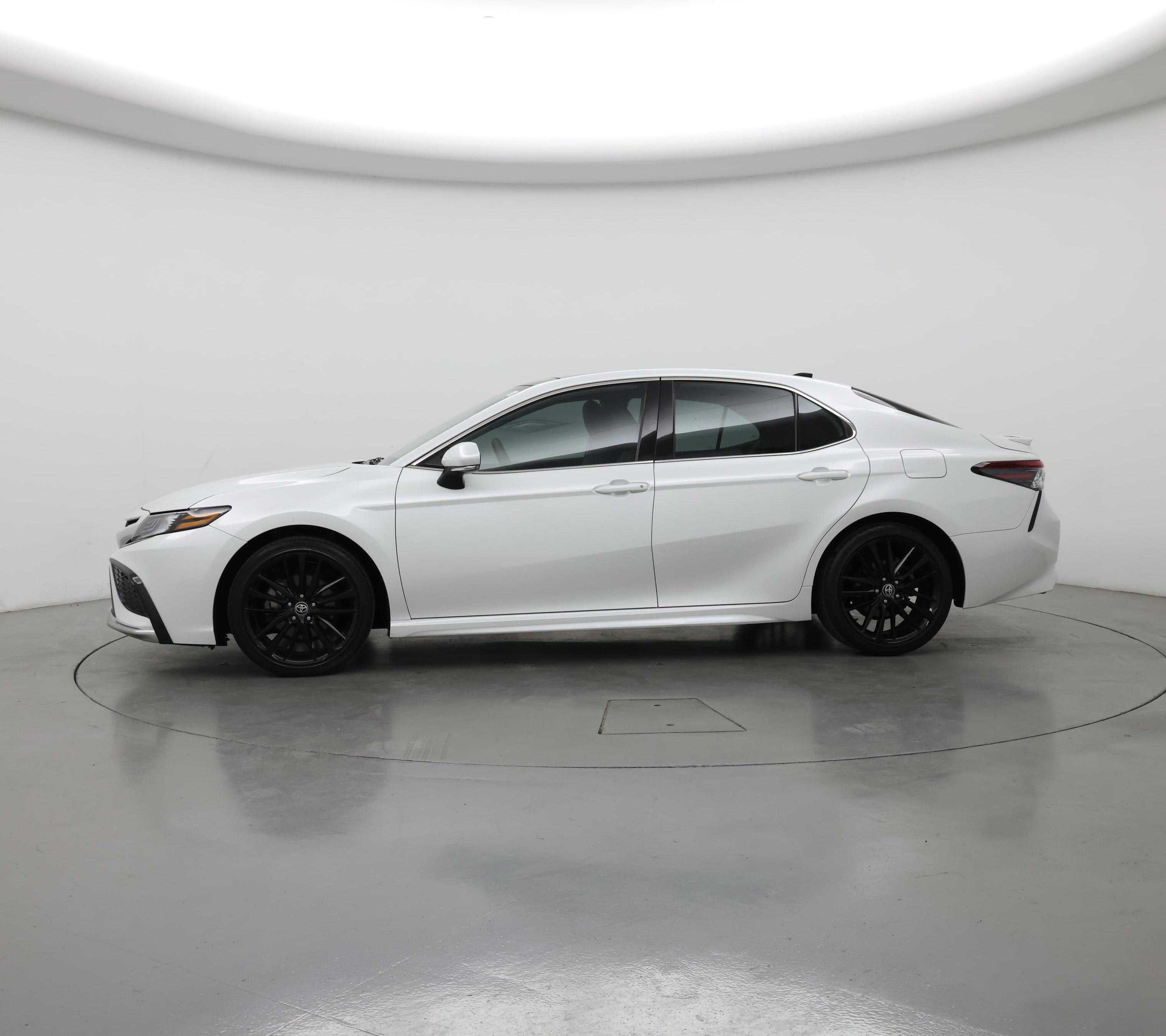 Thumbnail: 2021 Toyota Camry - 3