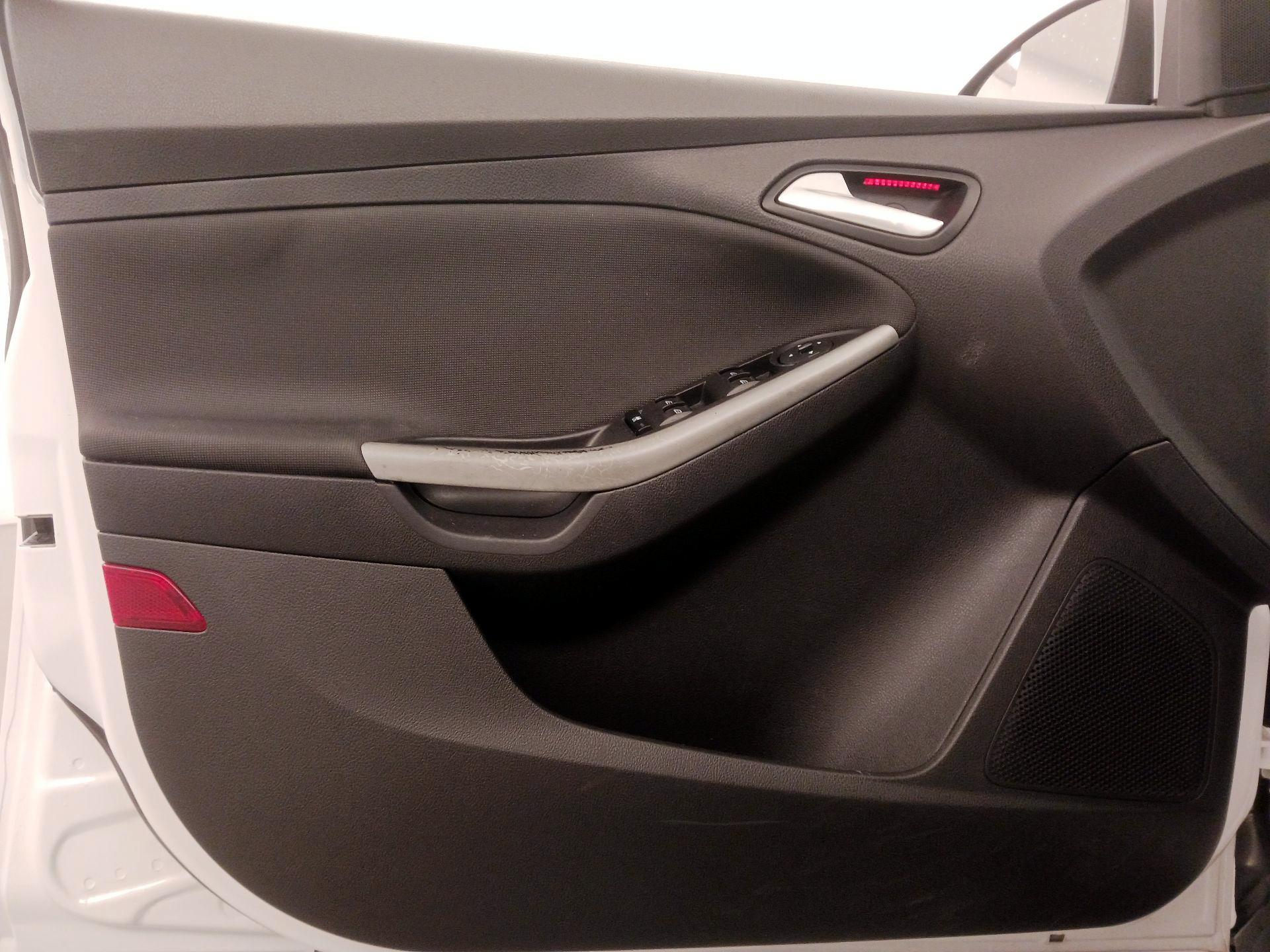 Thumbnail: 2014 Ford Focus - 12