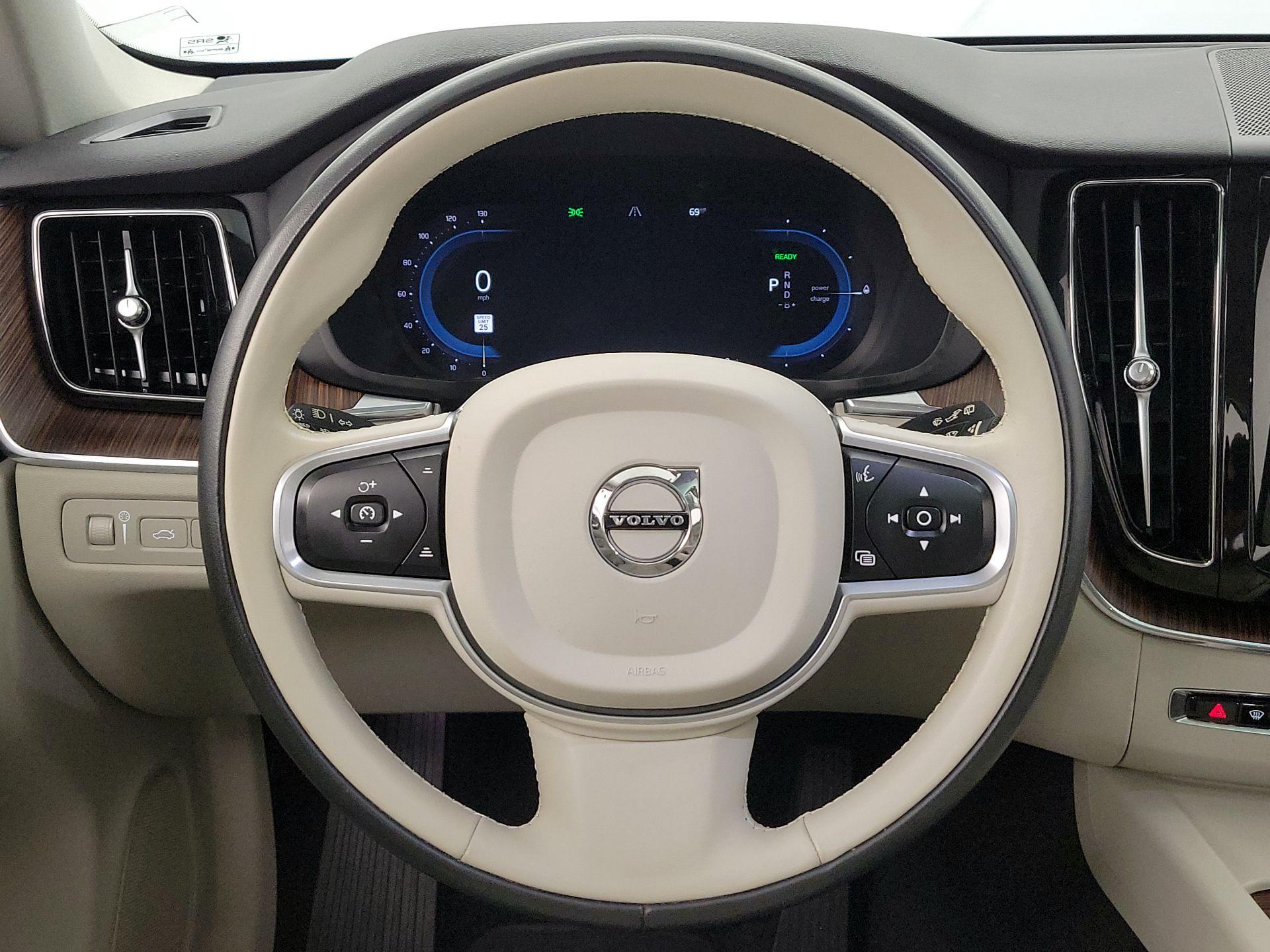 Thumbnail: 2022 Volvo XC60 - 10