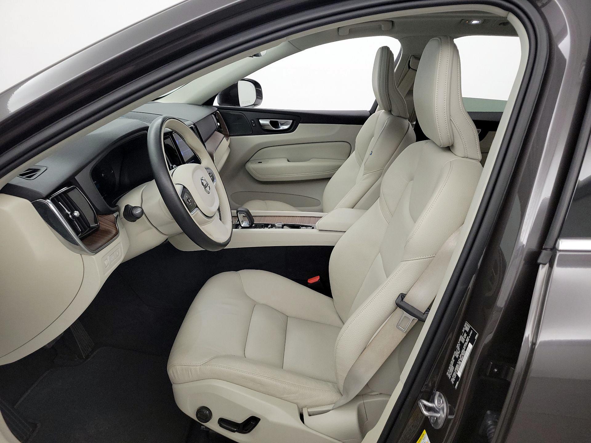 Thumbnail: 2022 Volvo XC60 - 11