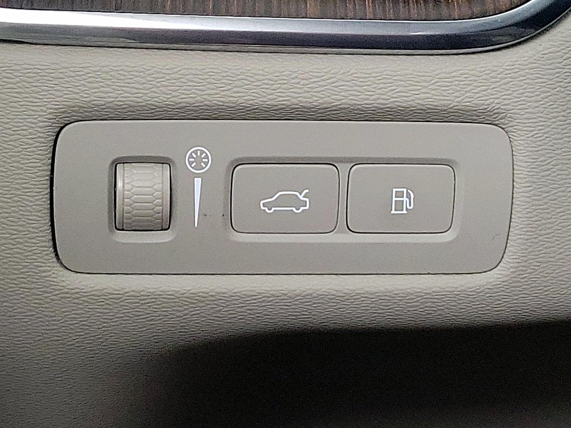 Thumbnail: 2022 Volvo XC60 - 13