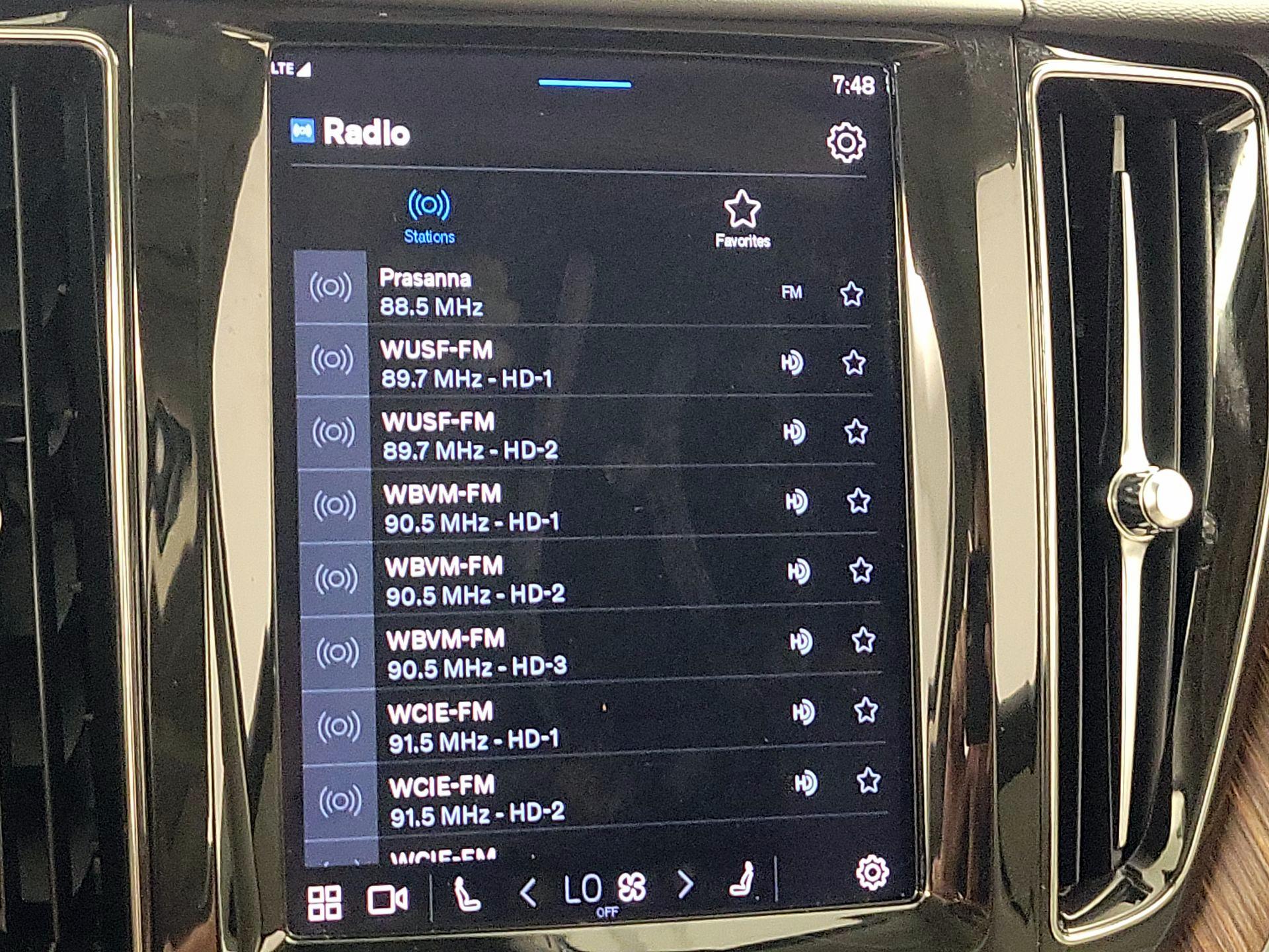 Thumbnail: 2022 Volvo XC60 - 15