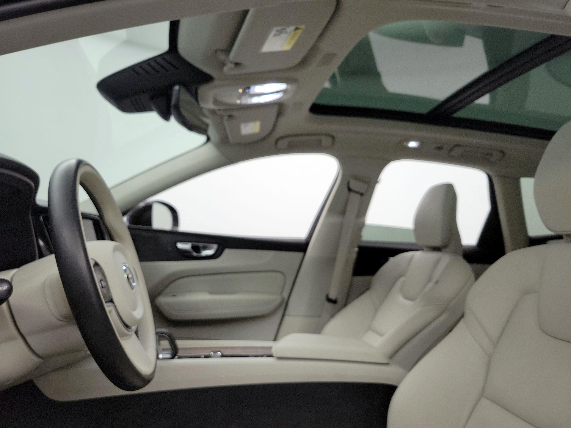 Thumbnail: 2022 Volvo XC60 - 19