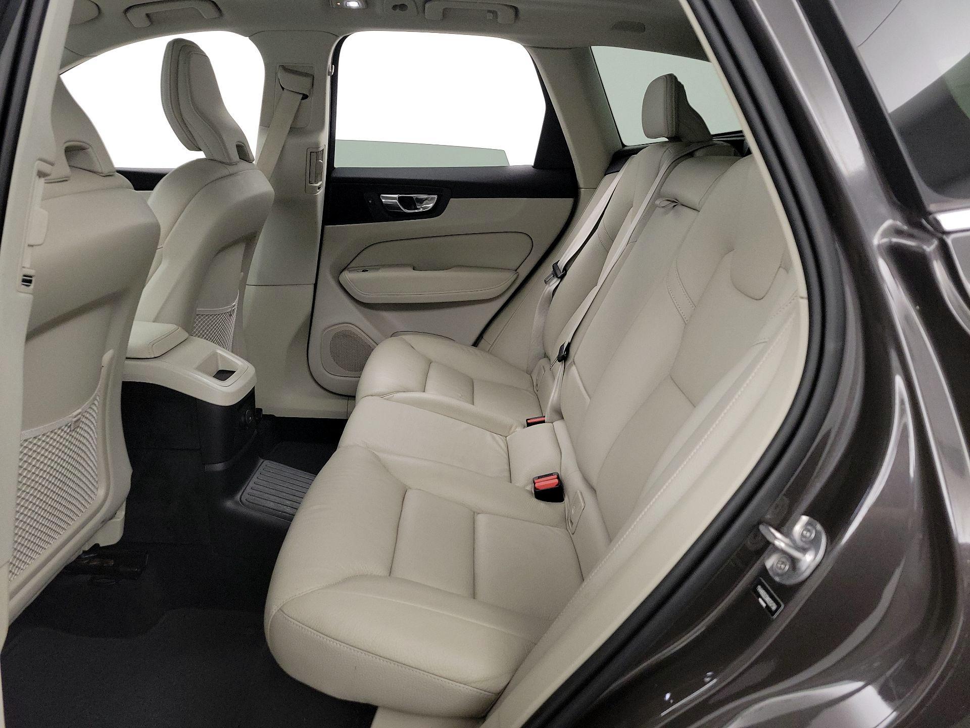 Thumbnail: 2022 Volvo XC60 - 20