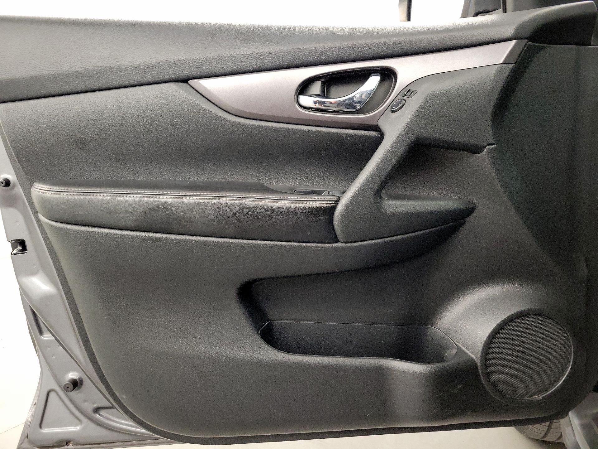 Thumbnail: 2016 Nissan Rogue - 12