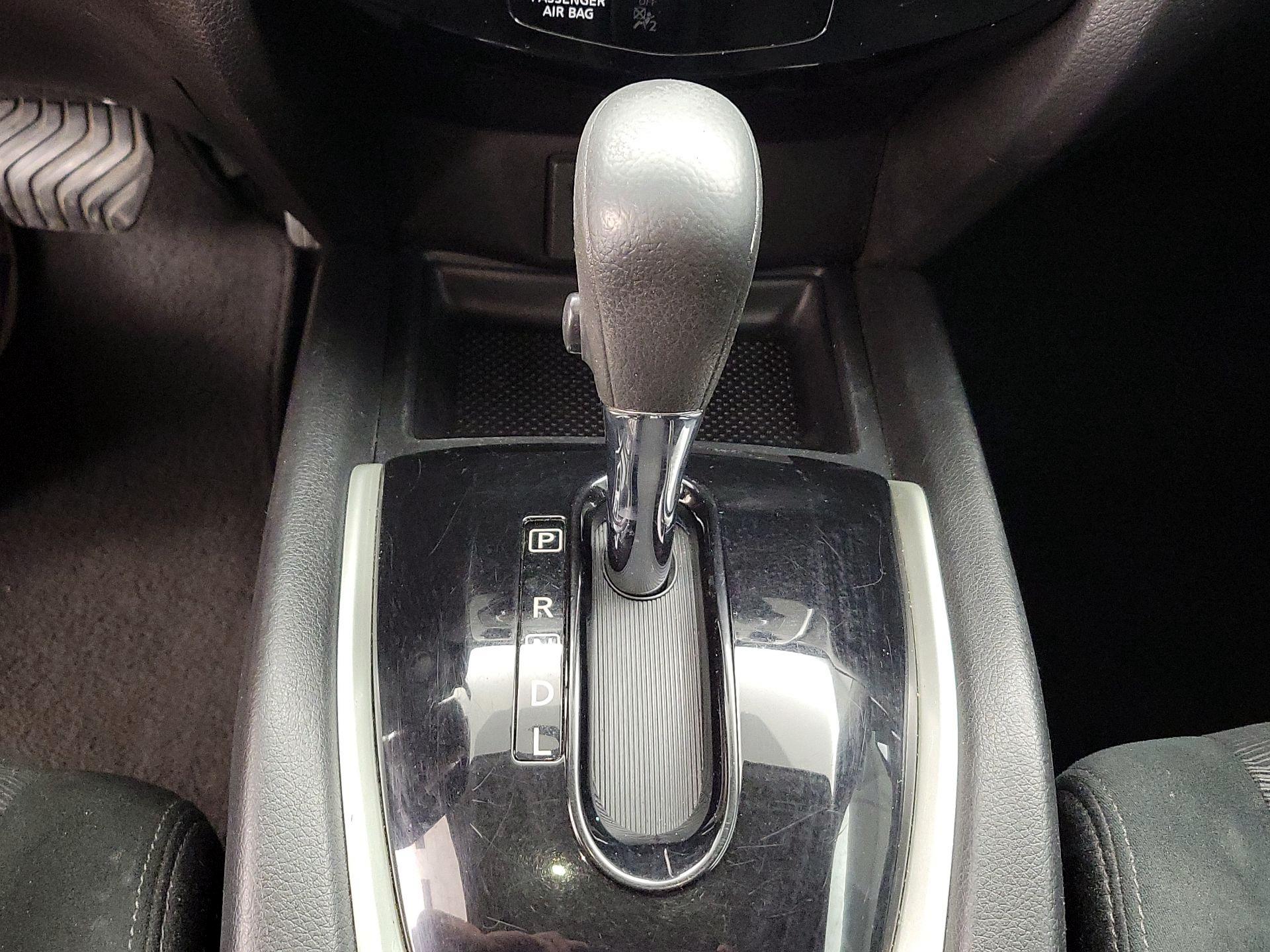Thumbnail: 2016 Nissan Rogue - 18