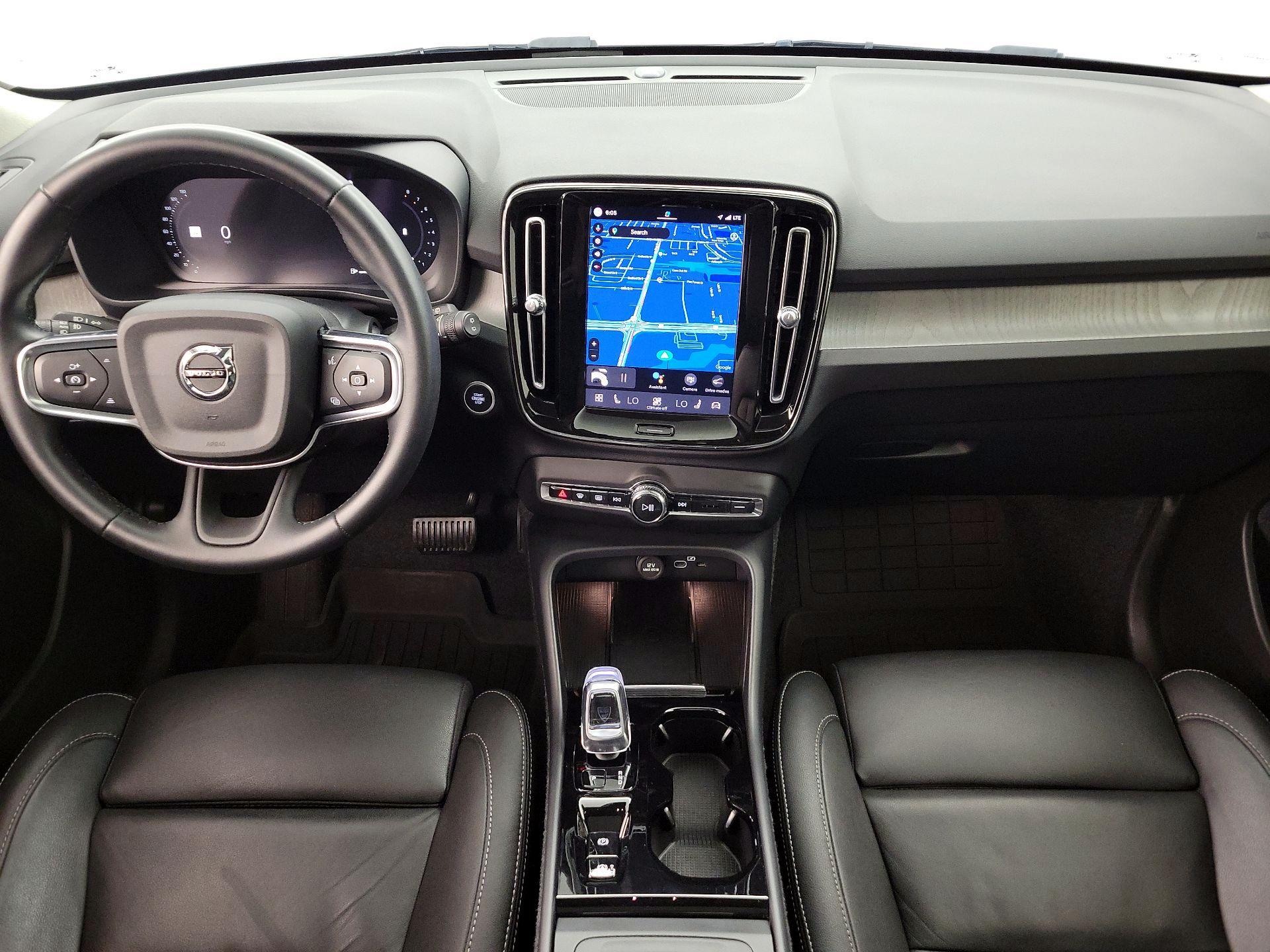 Thumbnail: 2025 Volvo XC40 - 9