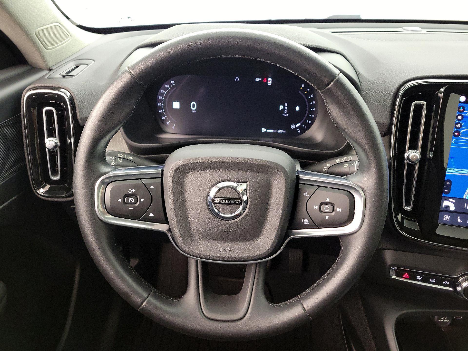 Thumbnail: 2025 Volvo XC40 - 10