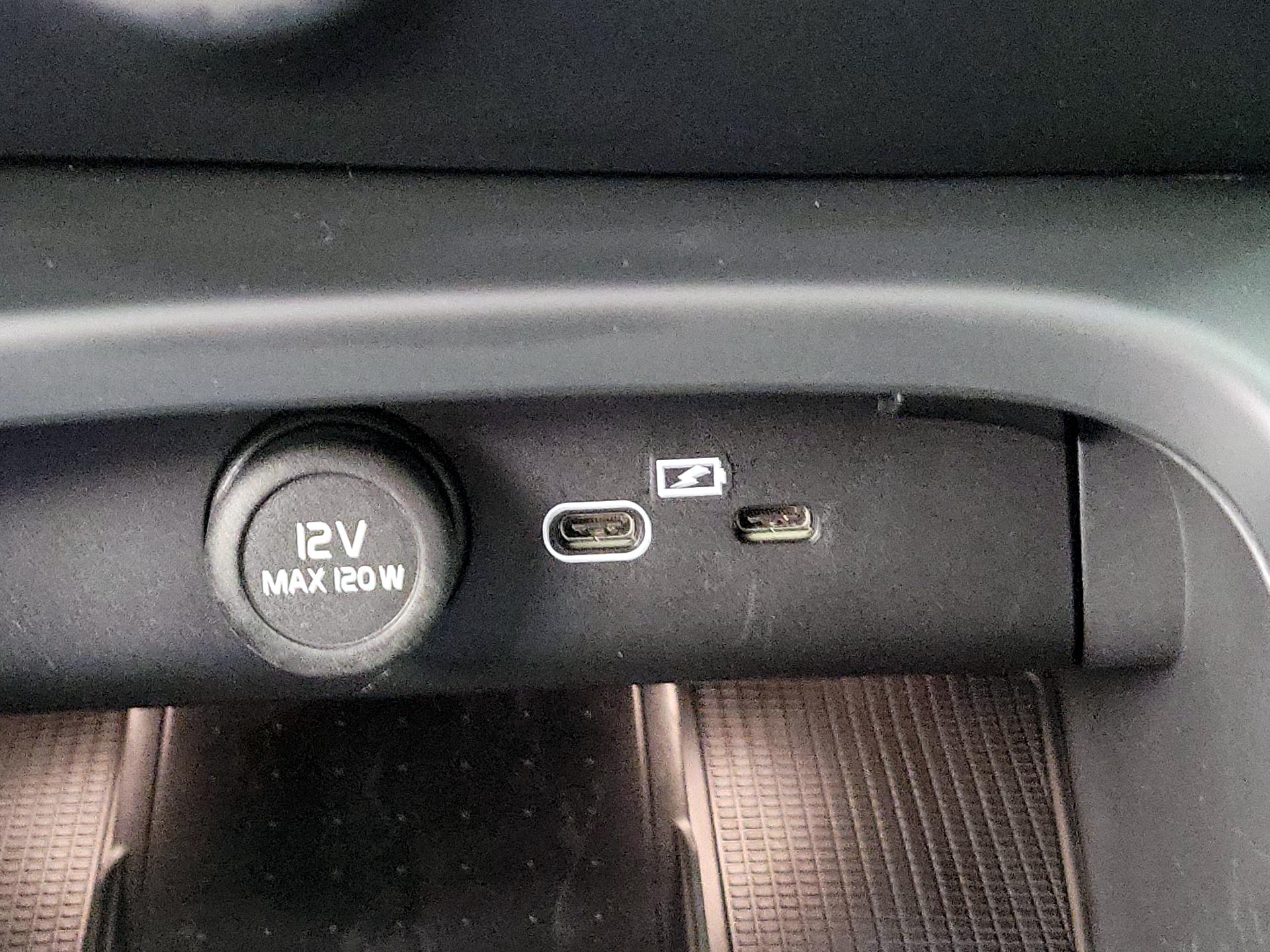 Thumbnail: 2025 Volvo XC40 - 18