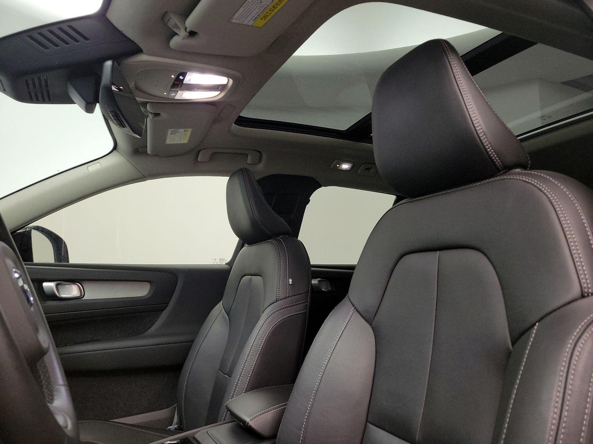 Thumbnail: 2025 Volvo XC40 - 19