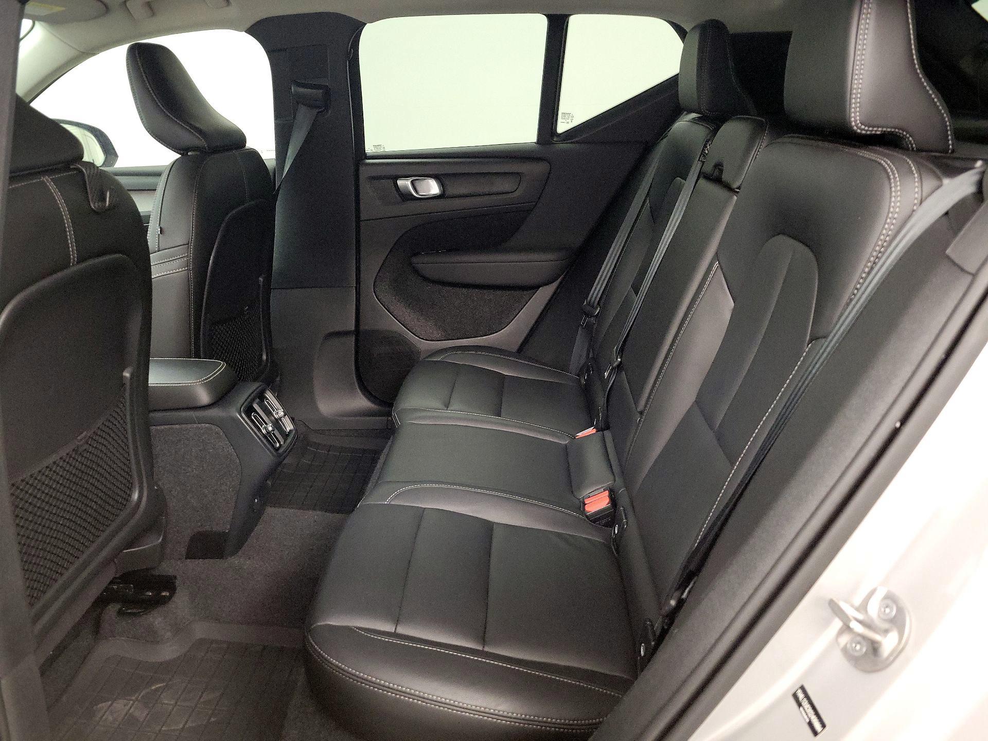 Thumbnail: 2025 Volvo XC40 - 20