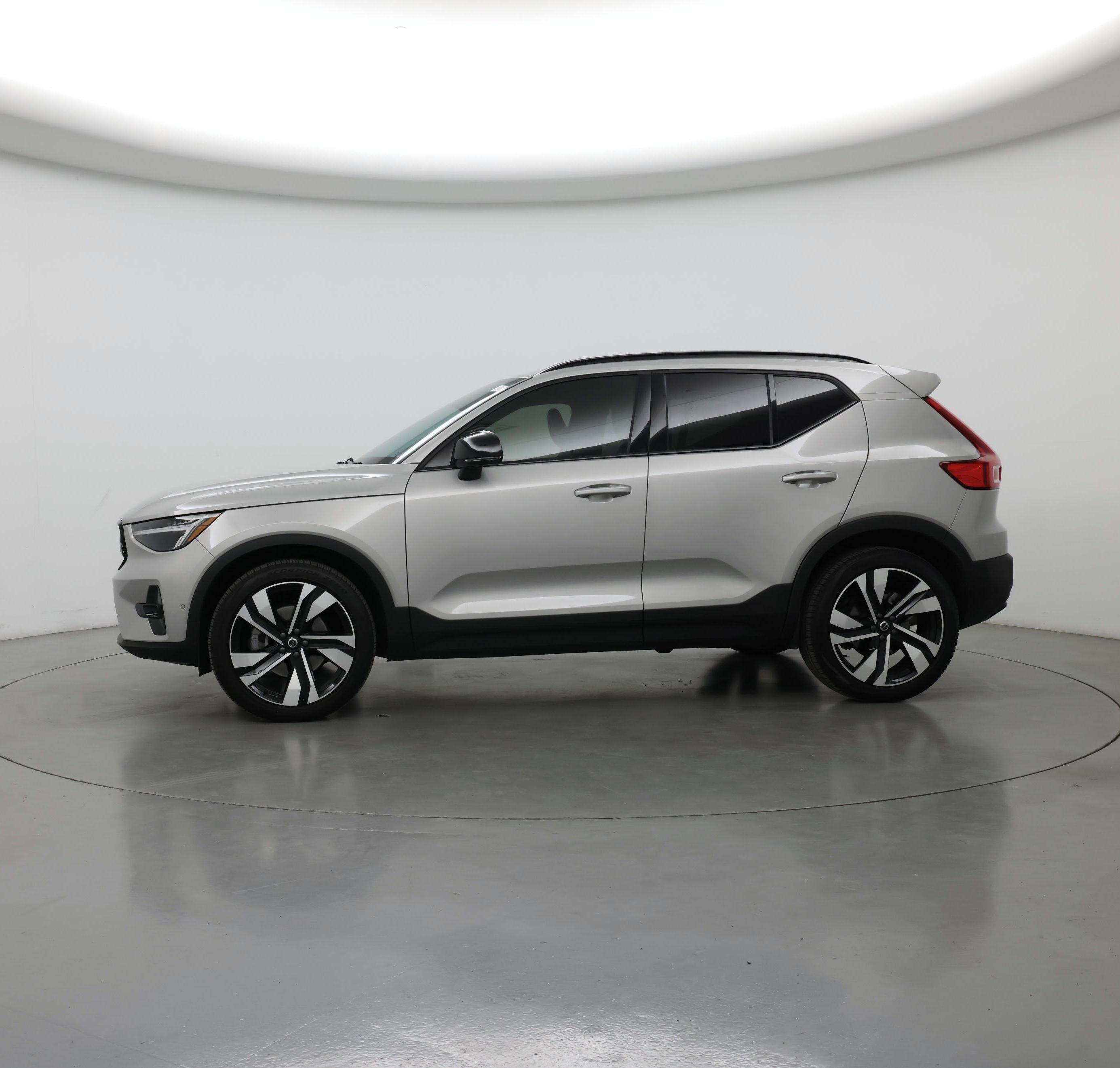 Thumbnail: 2025 Volvo XC40 - 3