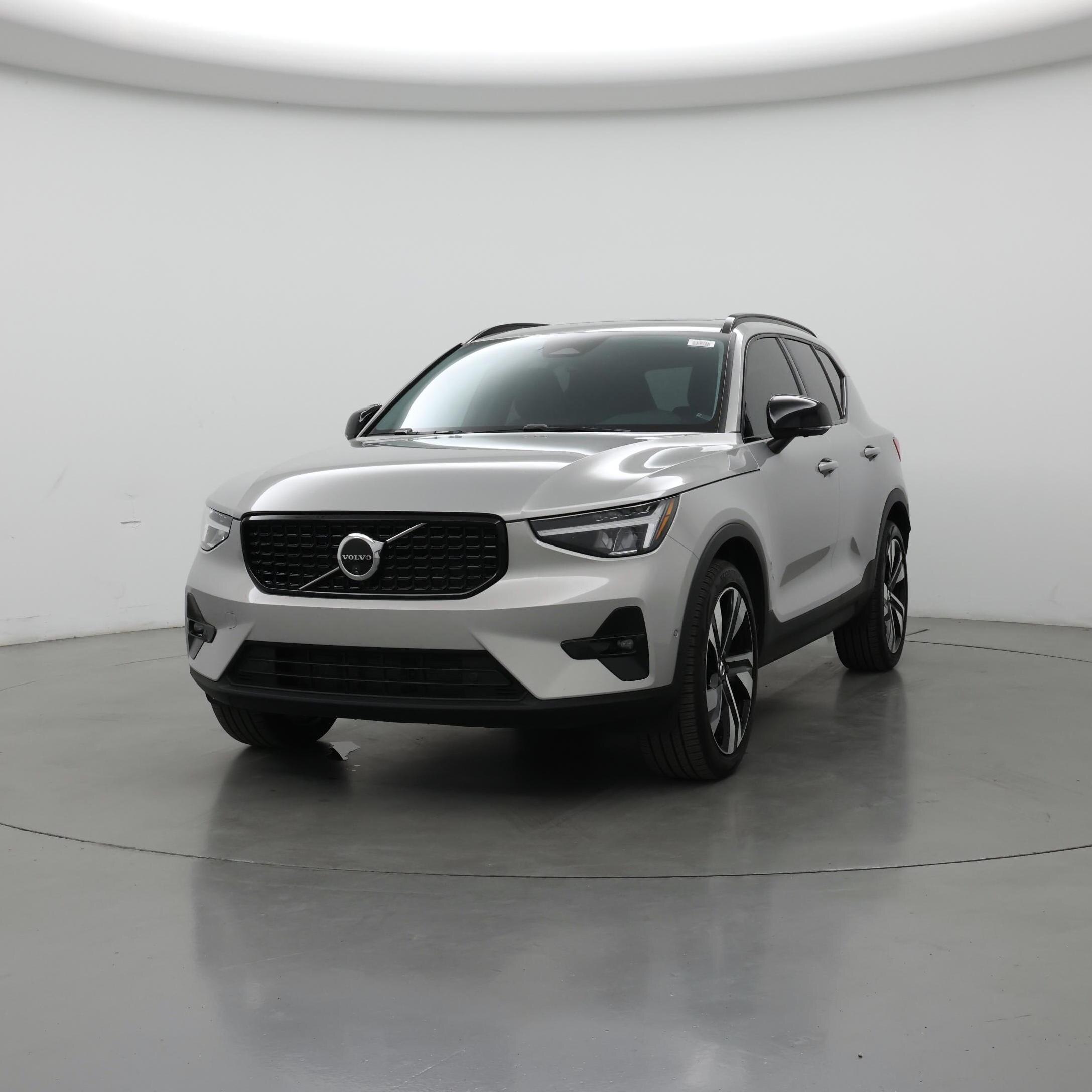 Thumbnail: 2025 Volvo XC40 - 4