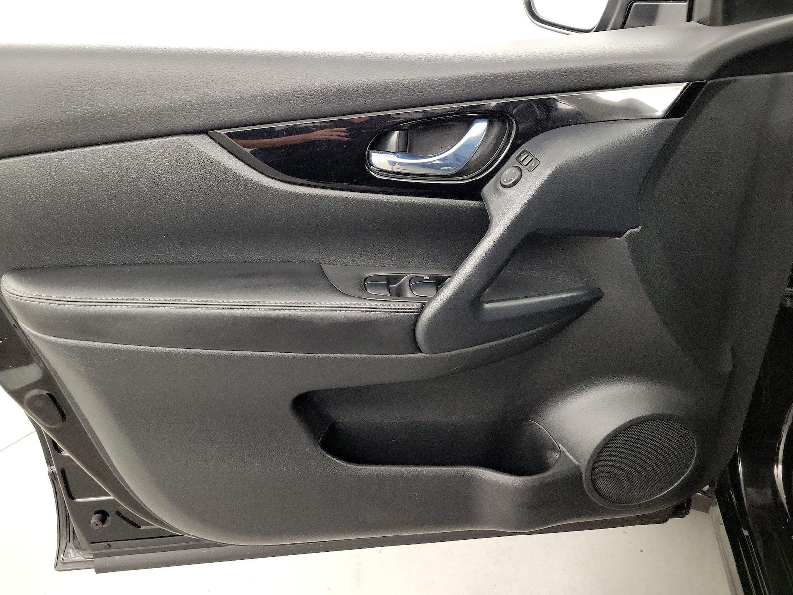 2022 Nissan Rogue Sport SV - Photo 13