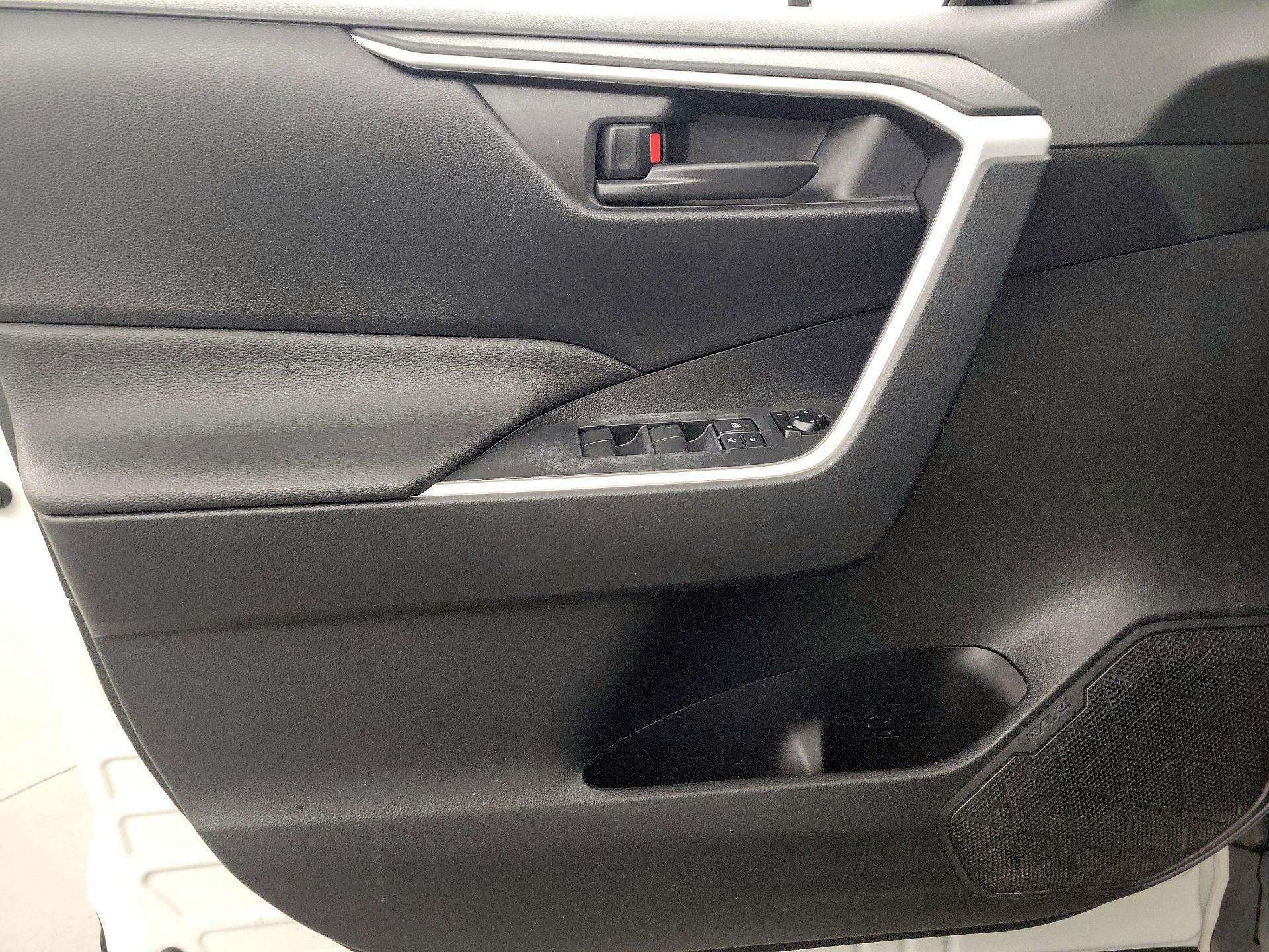 Thumbnail: 2019 Toyota RAV4 - 12