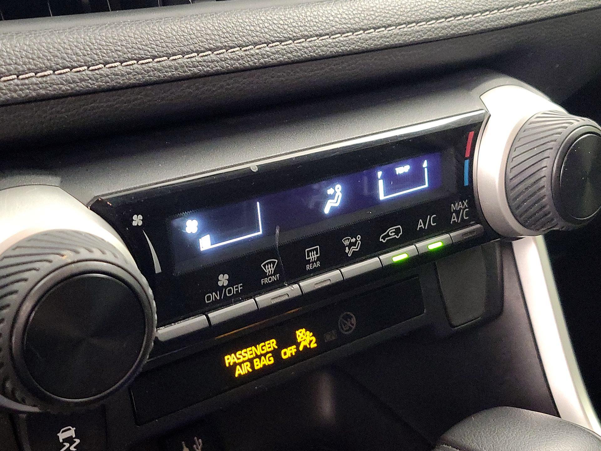 Thumbnail: 2019 Toyota RAV4 - 16