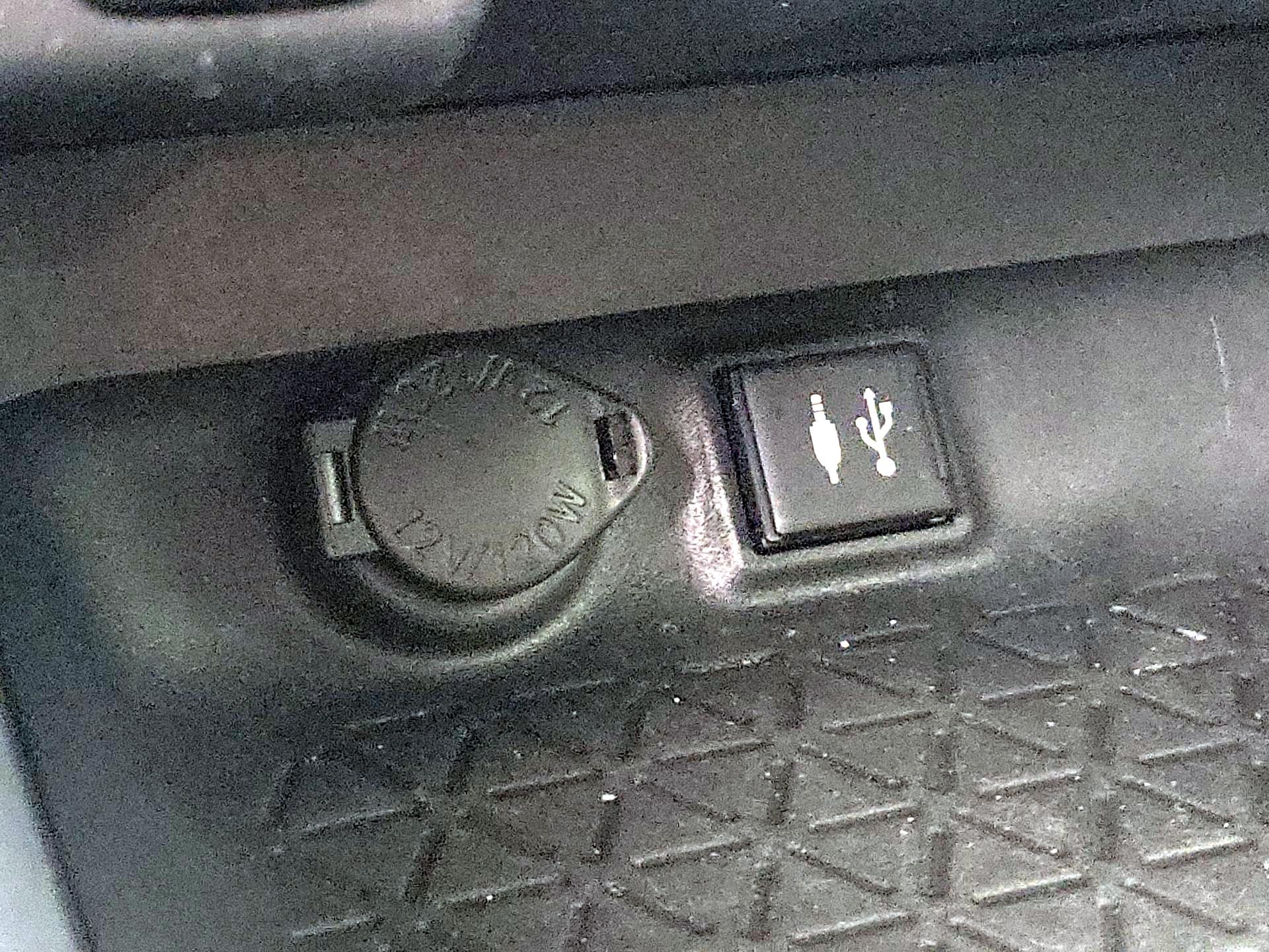 Thumbnail: 2019 Toyota RAV4 - 18