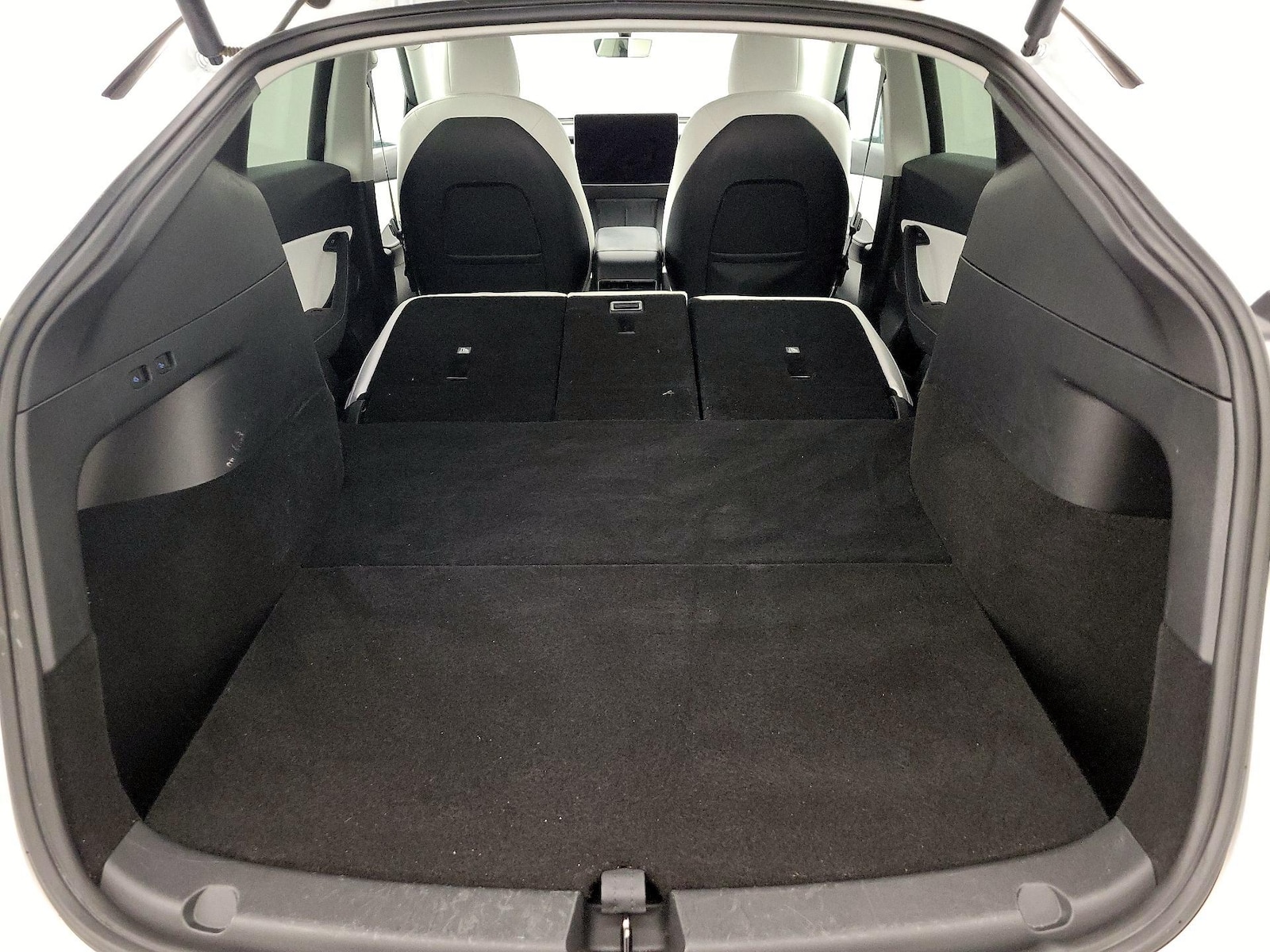 2022 Tesla Model Y Long Range - Photo 23