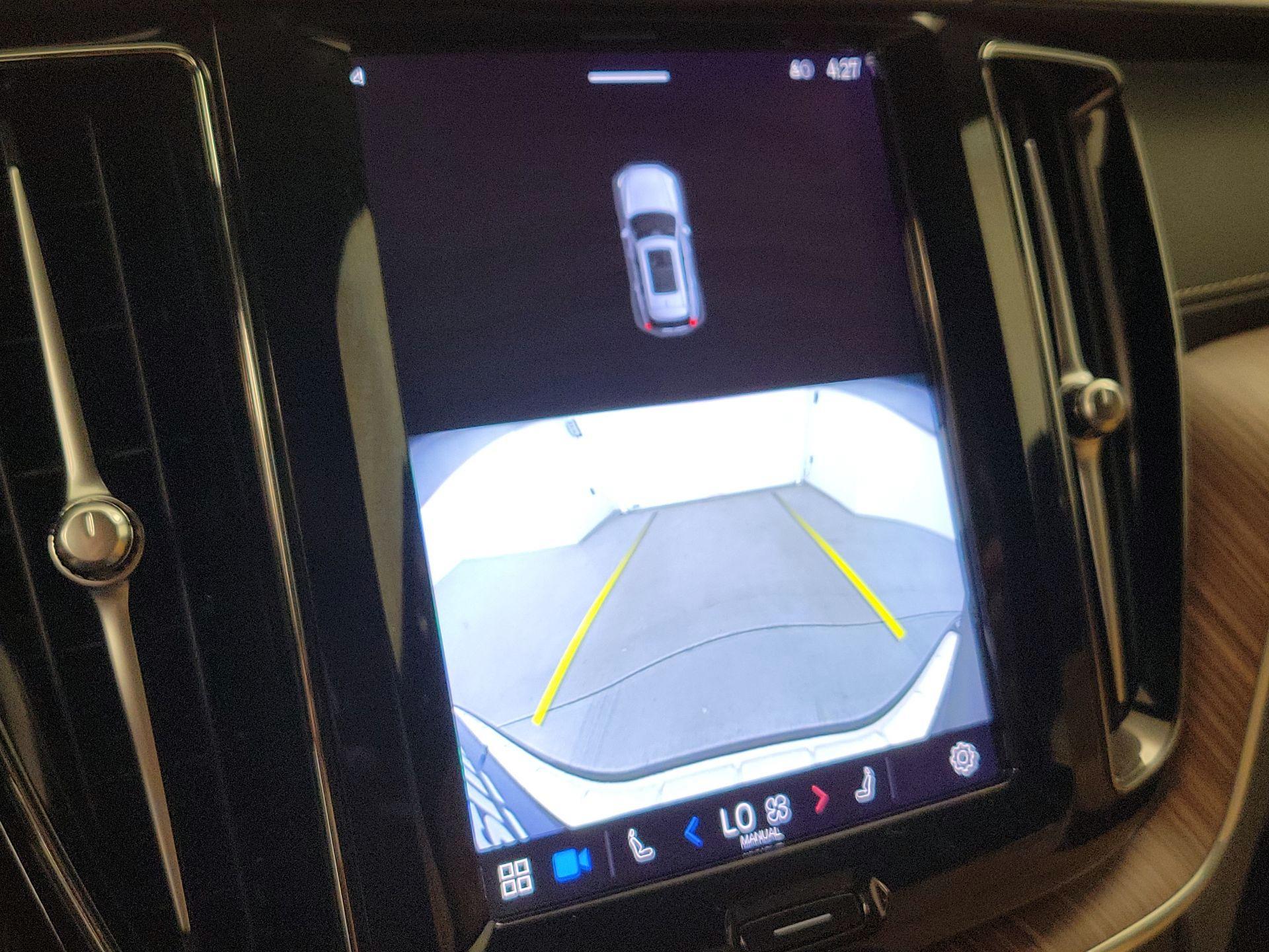 Thumbnail: 2022 Volvo XC60 - 15